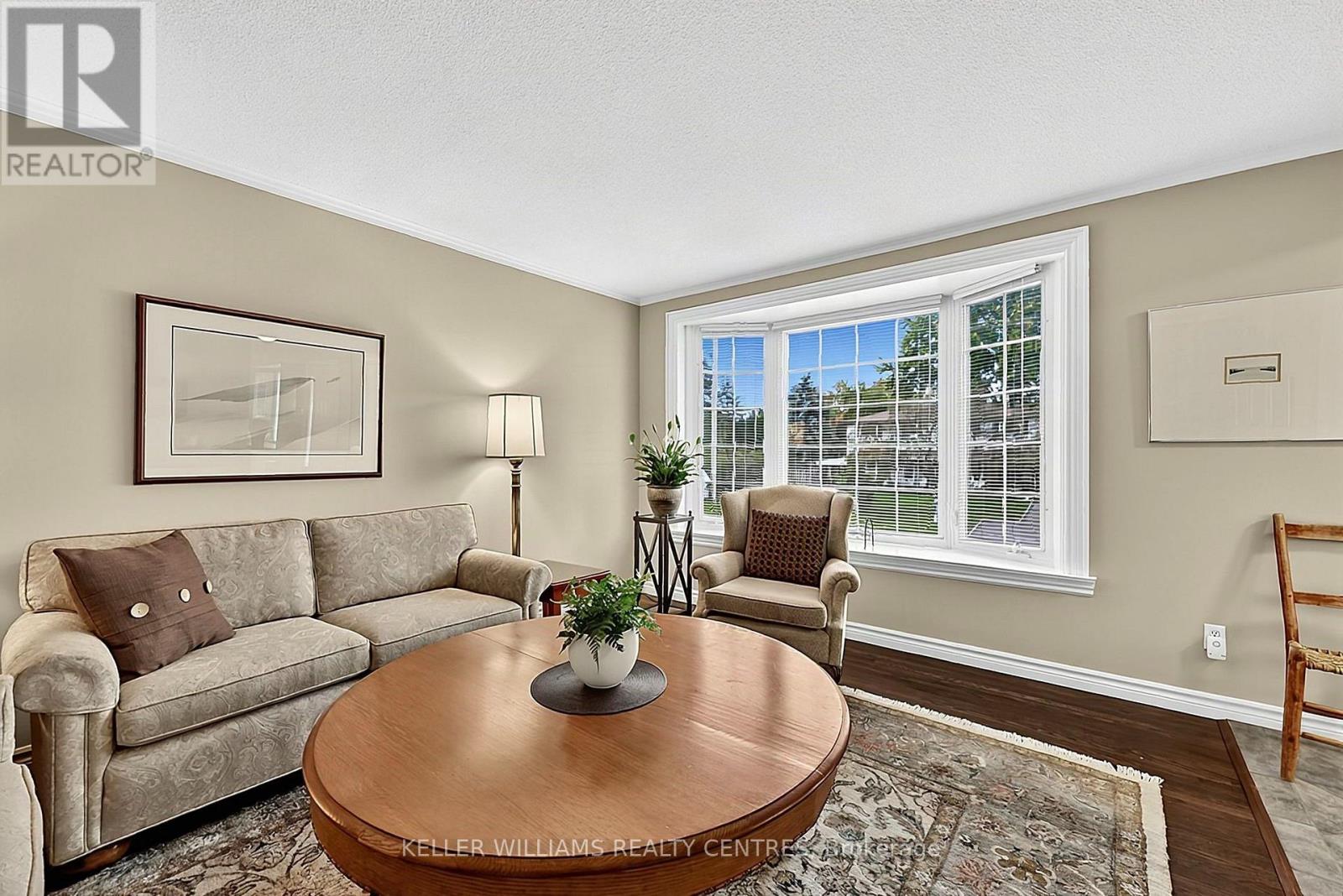 141 Lundys Lane, Newmarket, ON photo 11