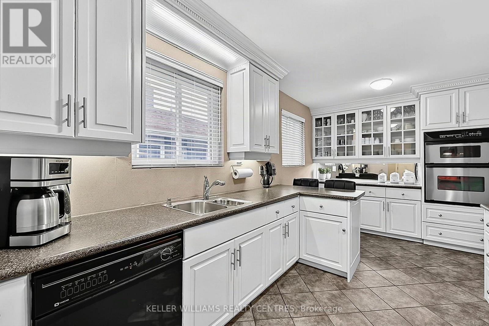 141 Lundys Lane, Newmarket, ON photo 20