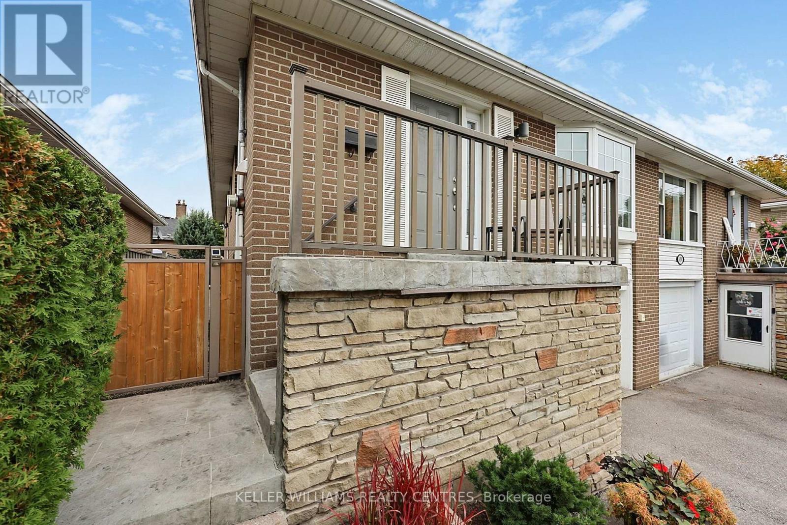 141 Lundys Lane, Newmarket, ON photo 6