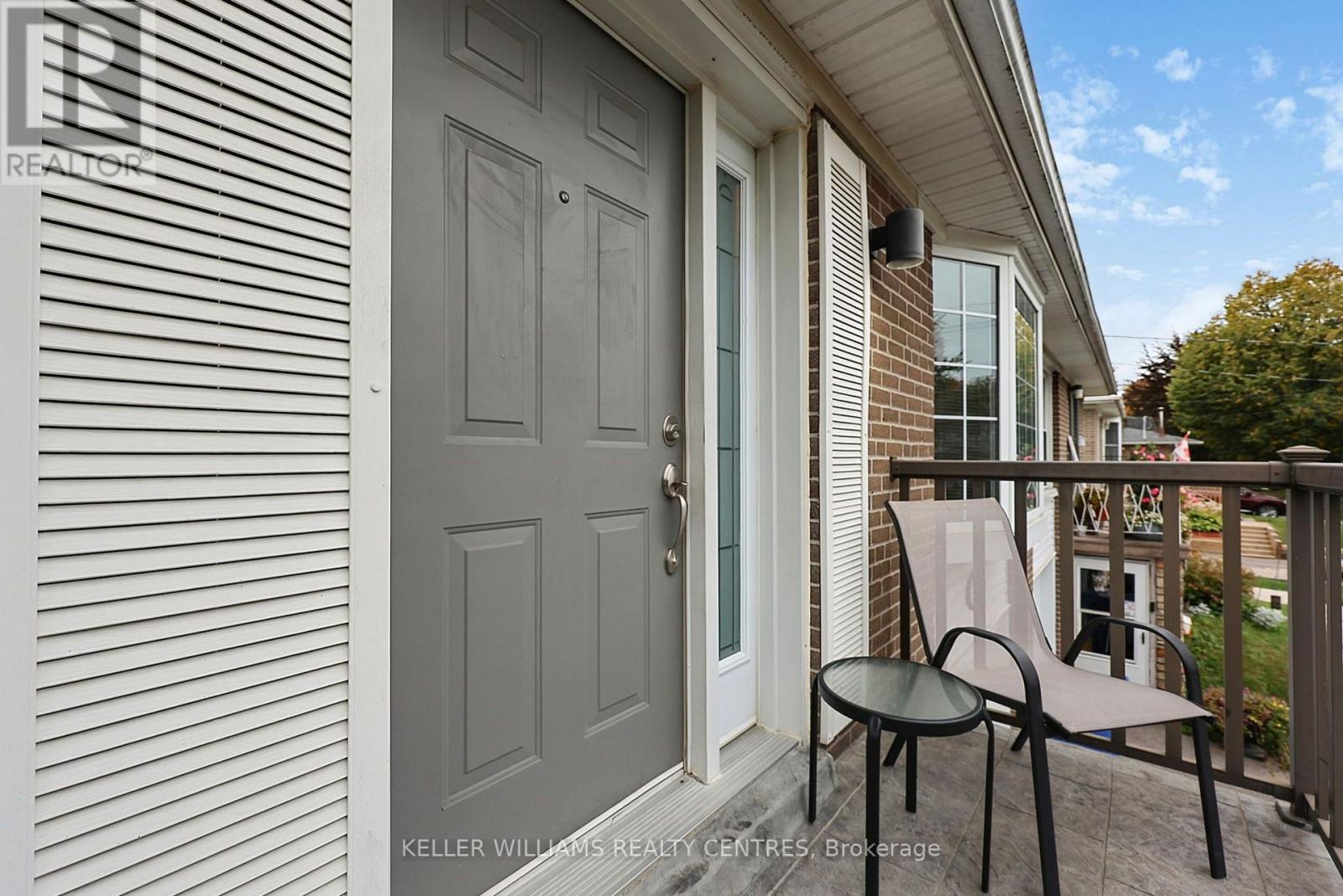 141 Lundys Lane, Newmarket, ON photo 7