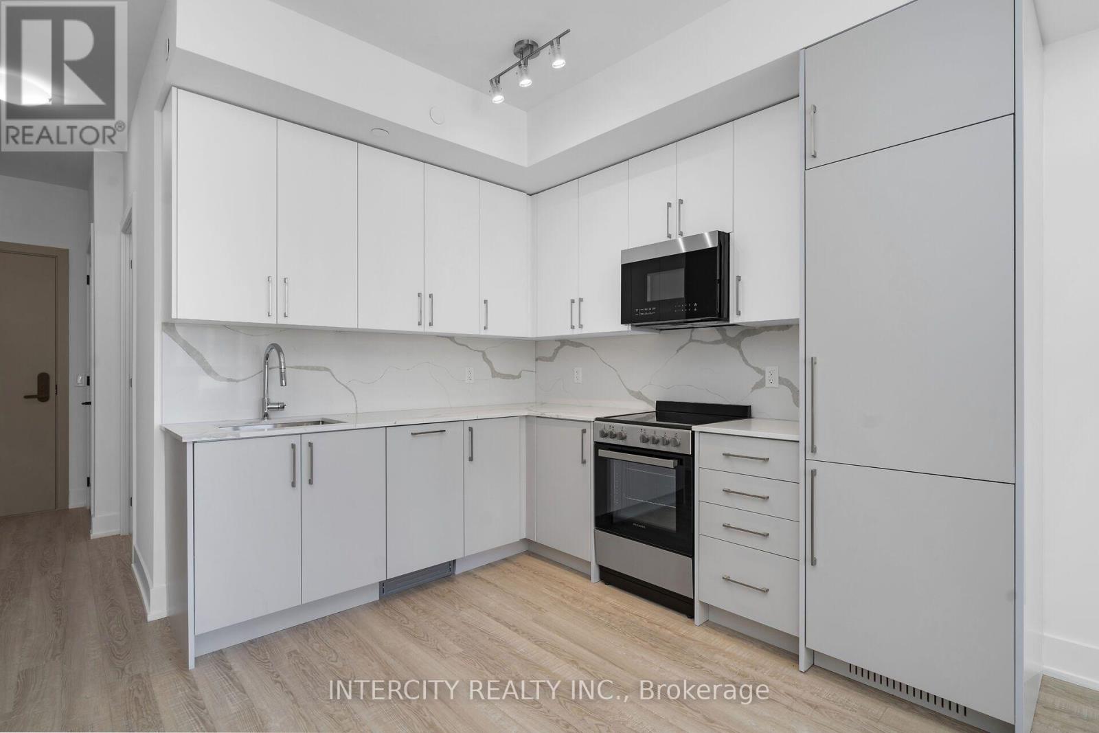 355- 2075 King Road, King, ON photo 10