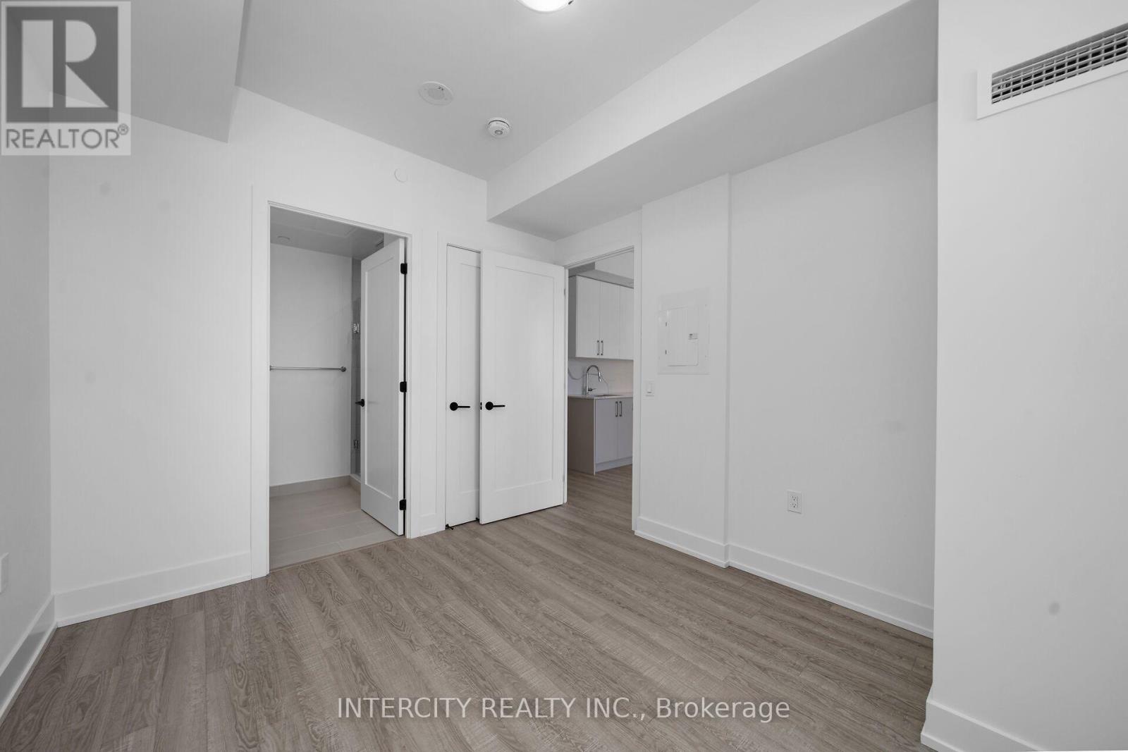 355- 2075 King Road, King, ON photo 15