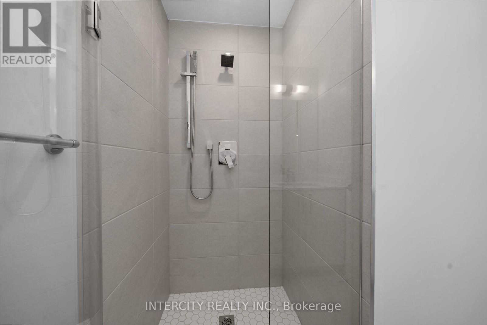 355- 2075 King Road, King, ON photo 17