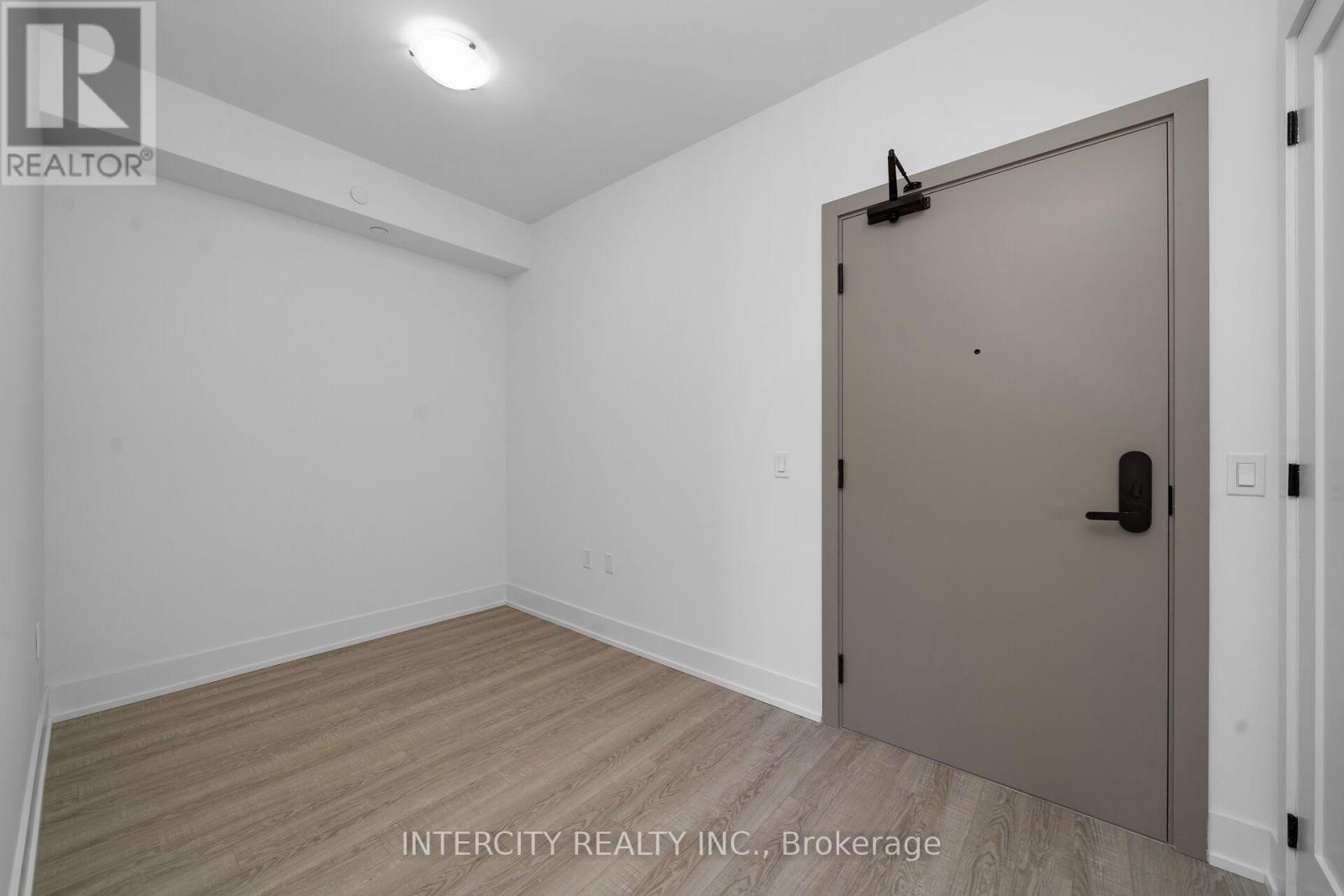 355- 2075 King Road, King, ON photo 5