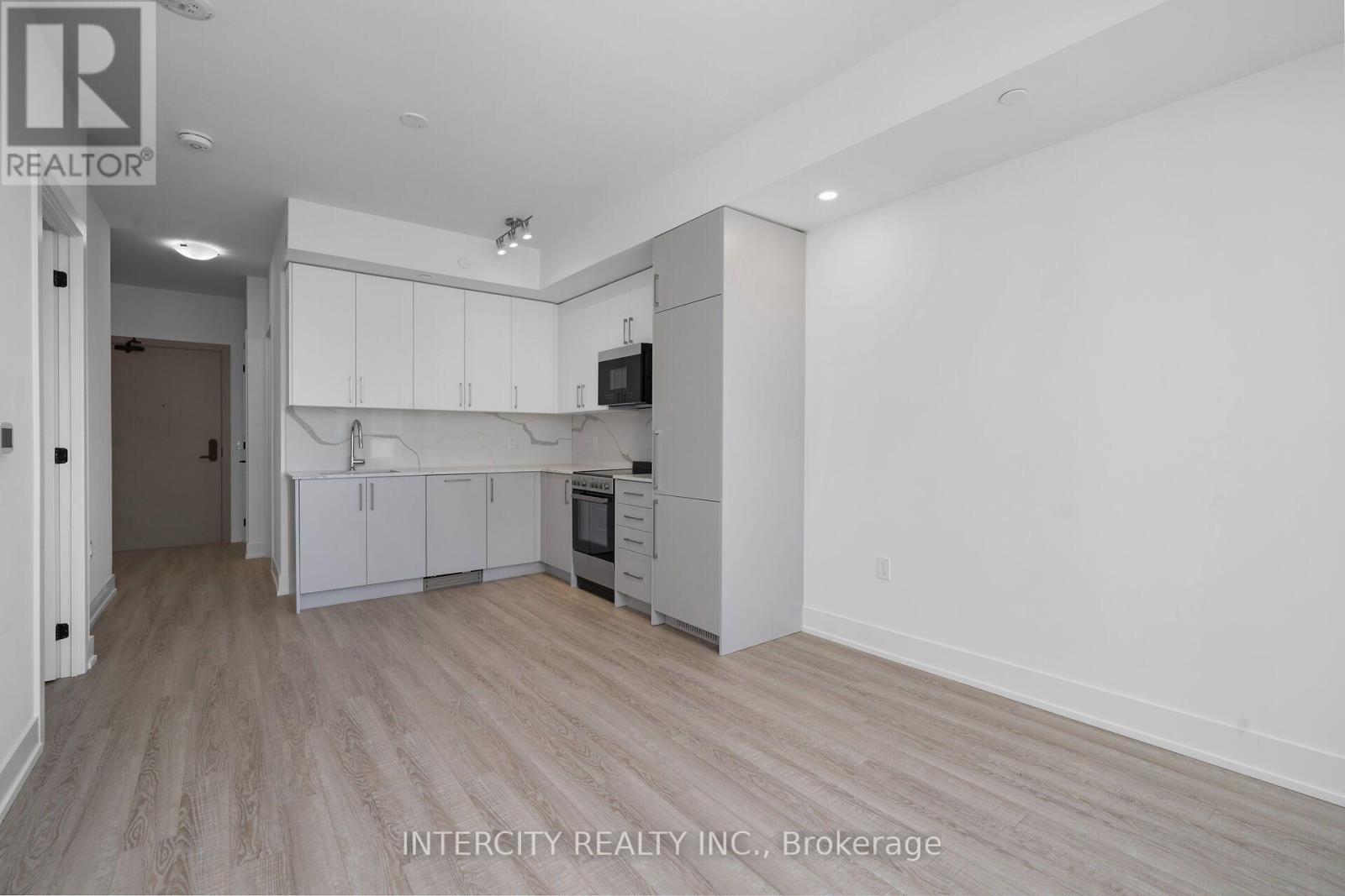 355- 2075 King Road, King, ON photo 9