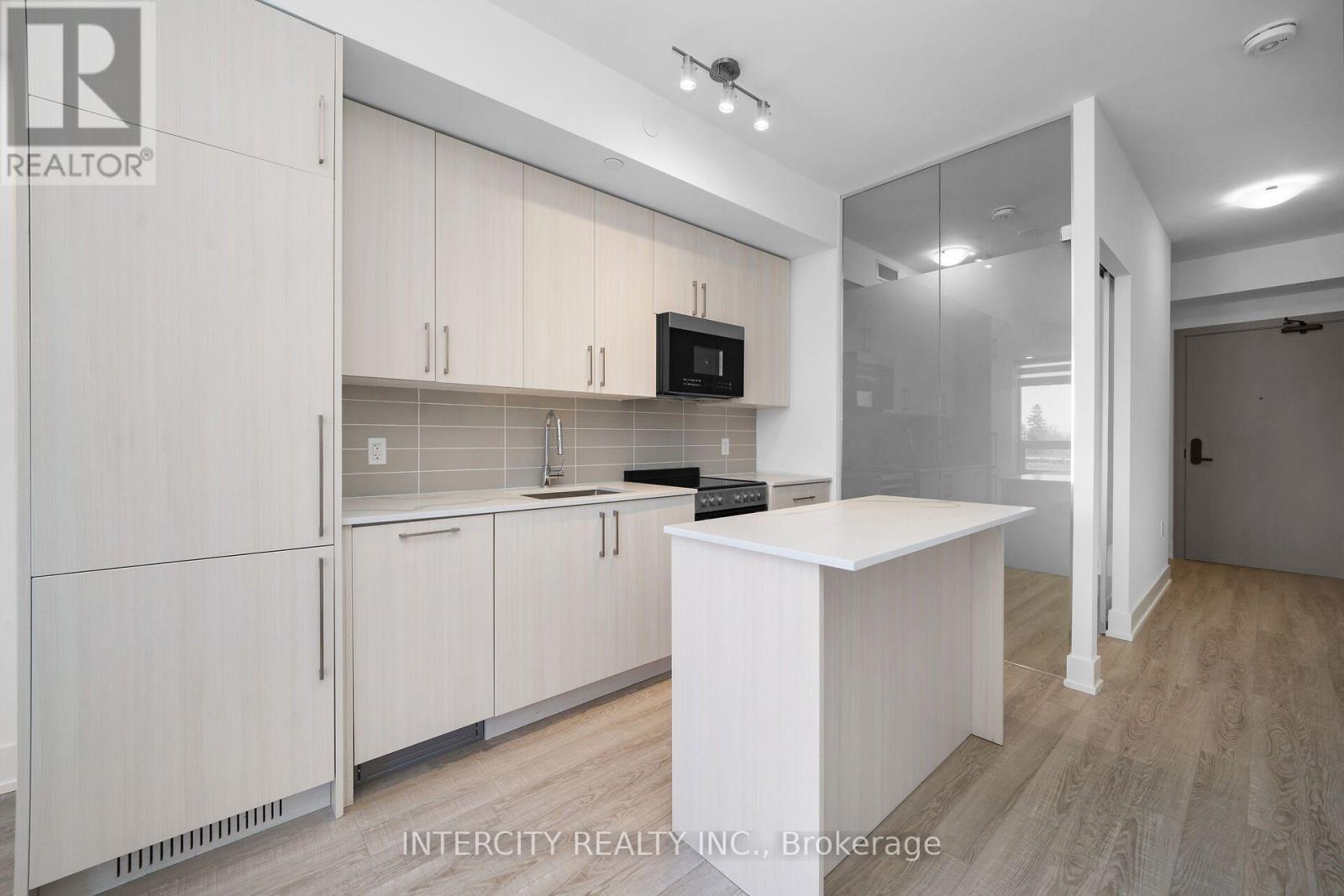 323- 2075 King Road, King, ON photo 10