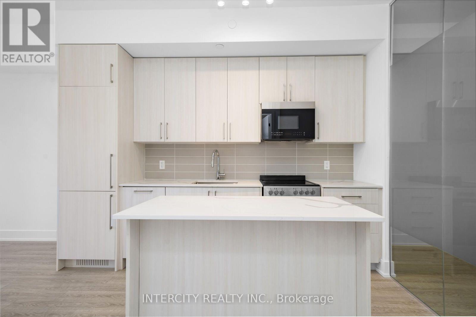 323- 2075 King Road, King, ON photo 11