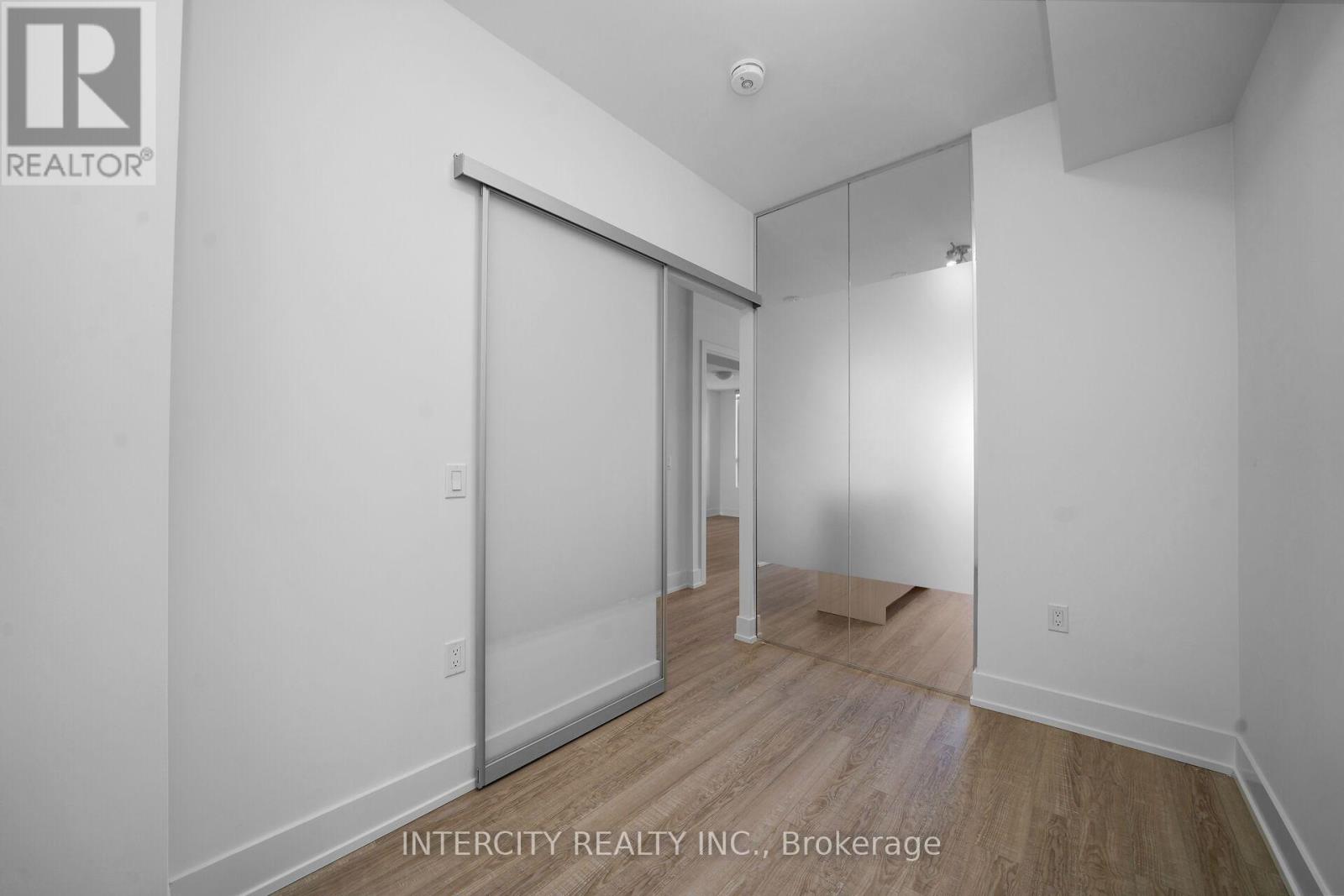 323- 2075 King Road, King, ON photo 18