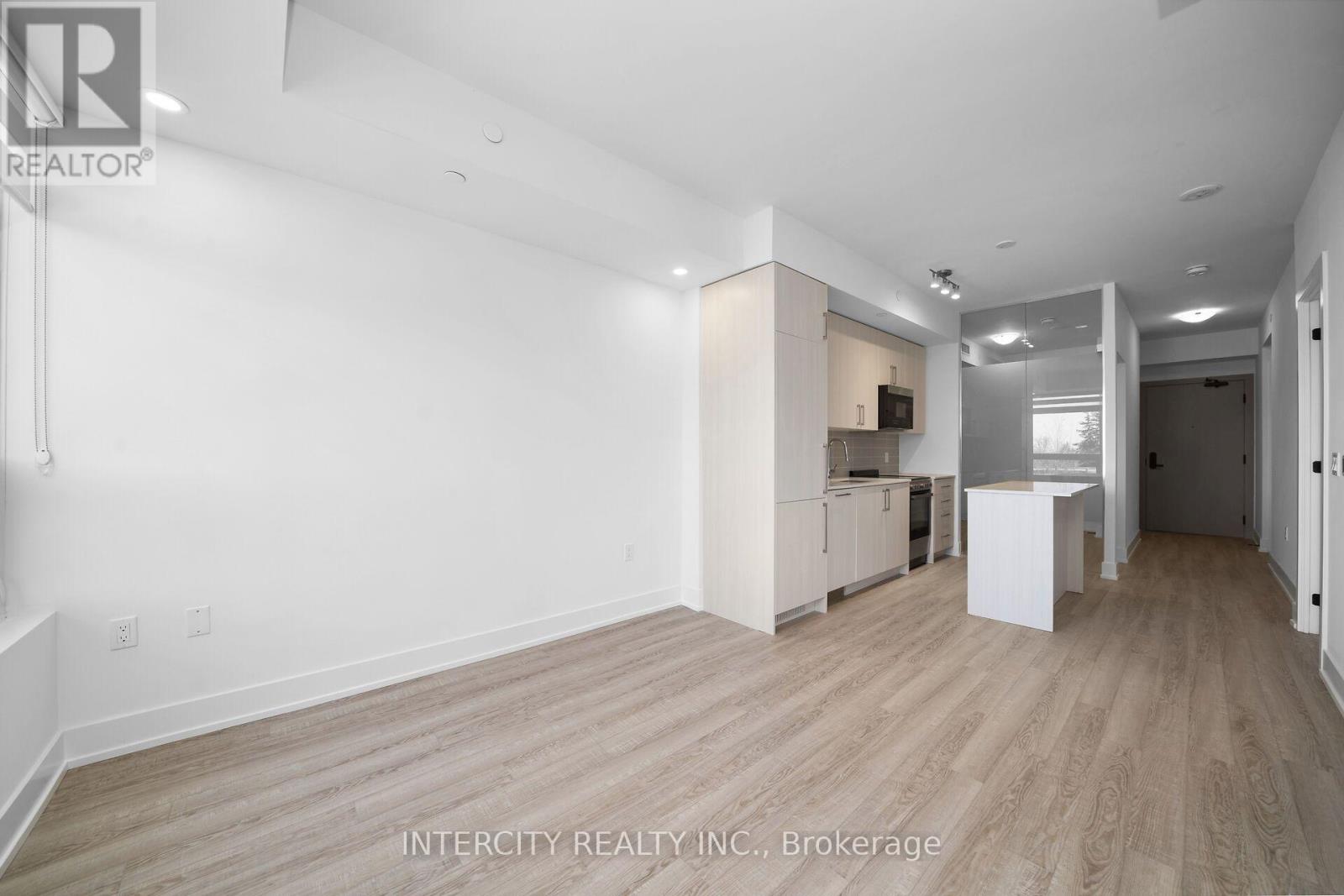 323- 2075 King Road, King, ON photo 8