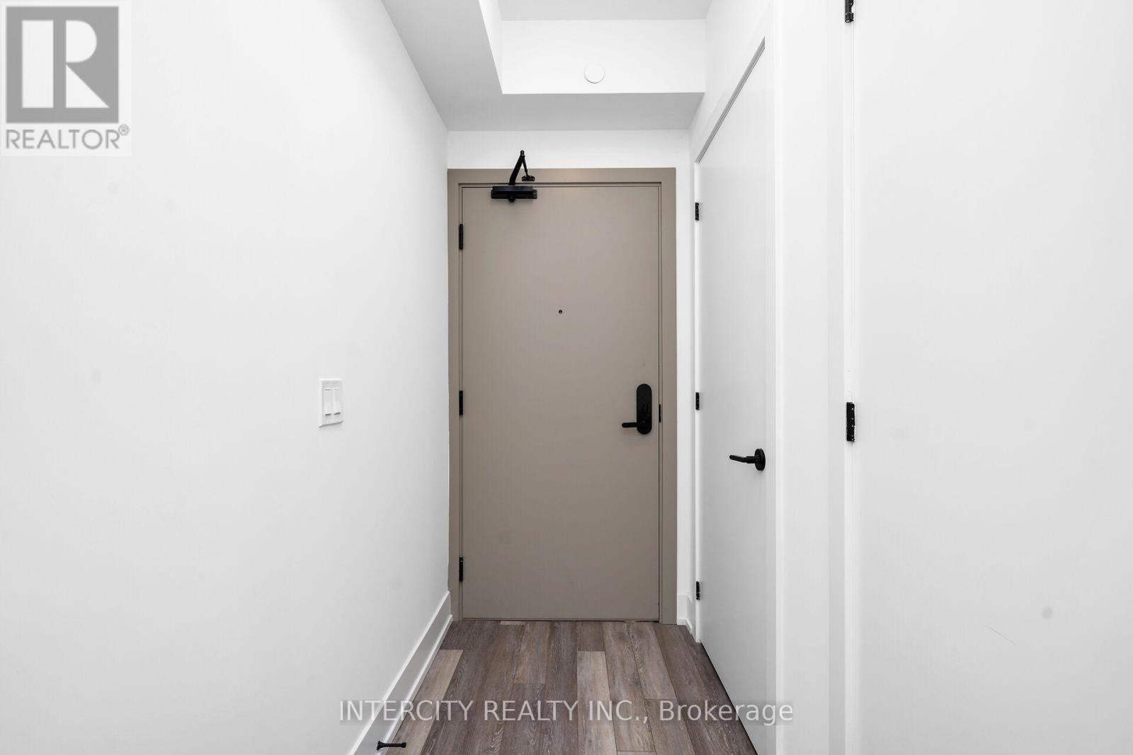 351- 2075 King Road, King, ON photo 5