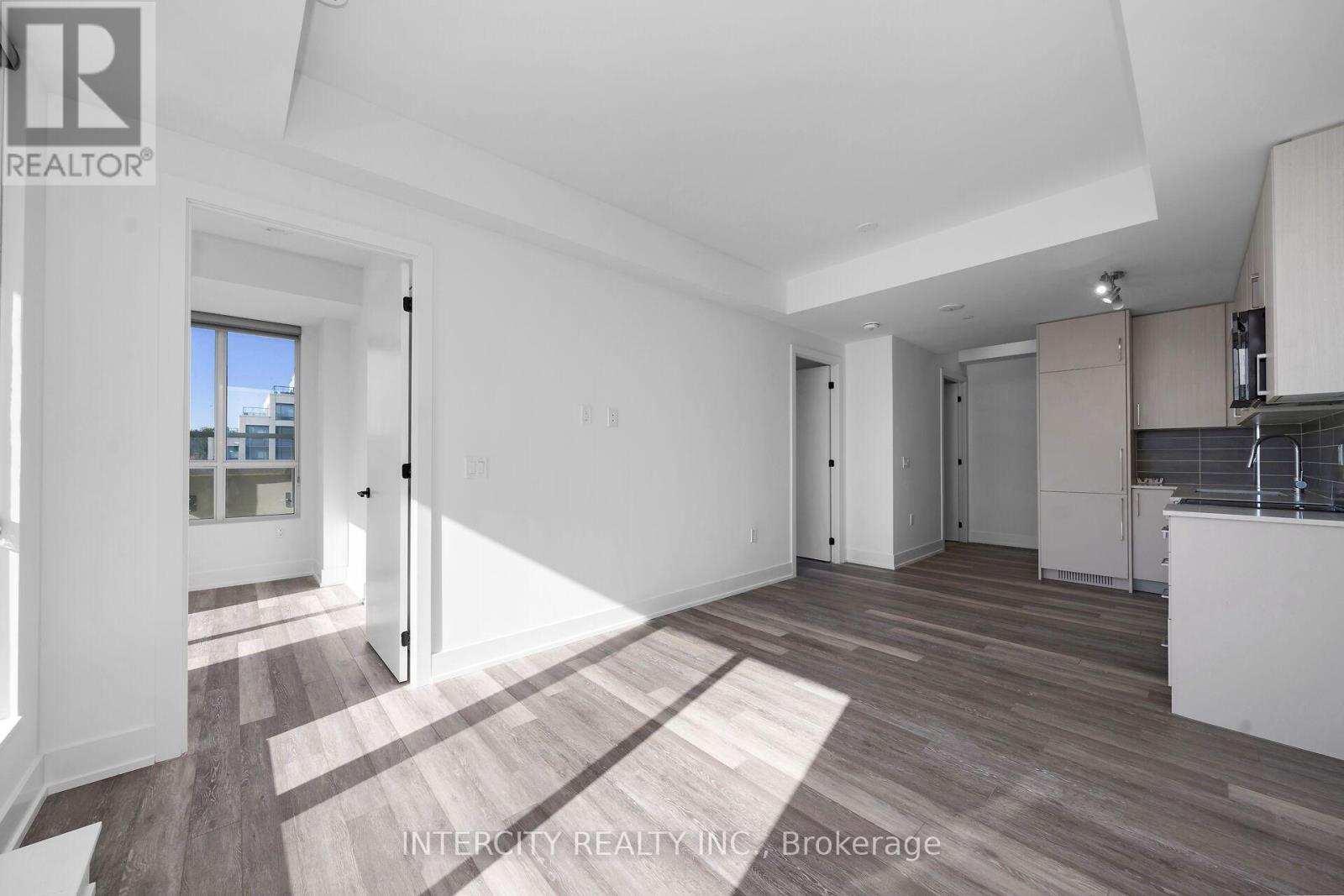 351- 2075 King Road, King, ON photo 8