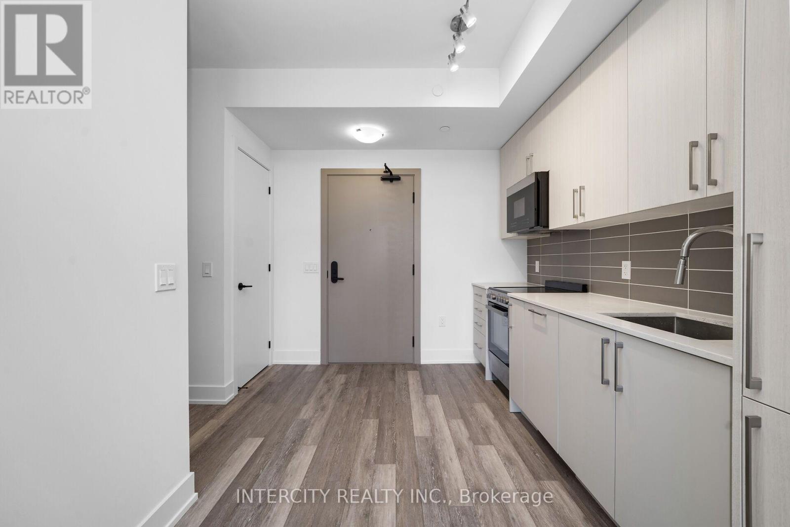 433- 2075 King Road, King, ON photo 13