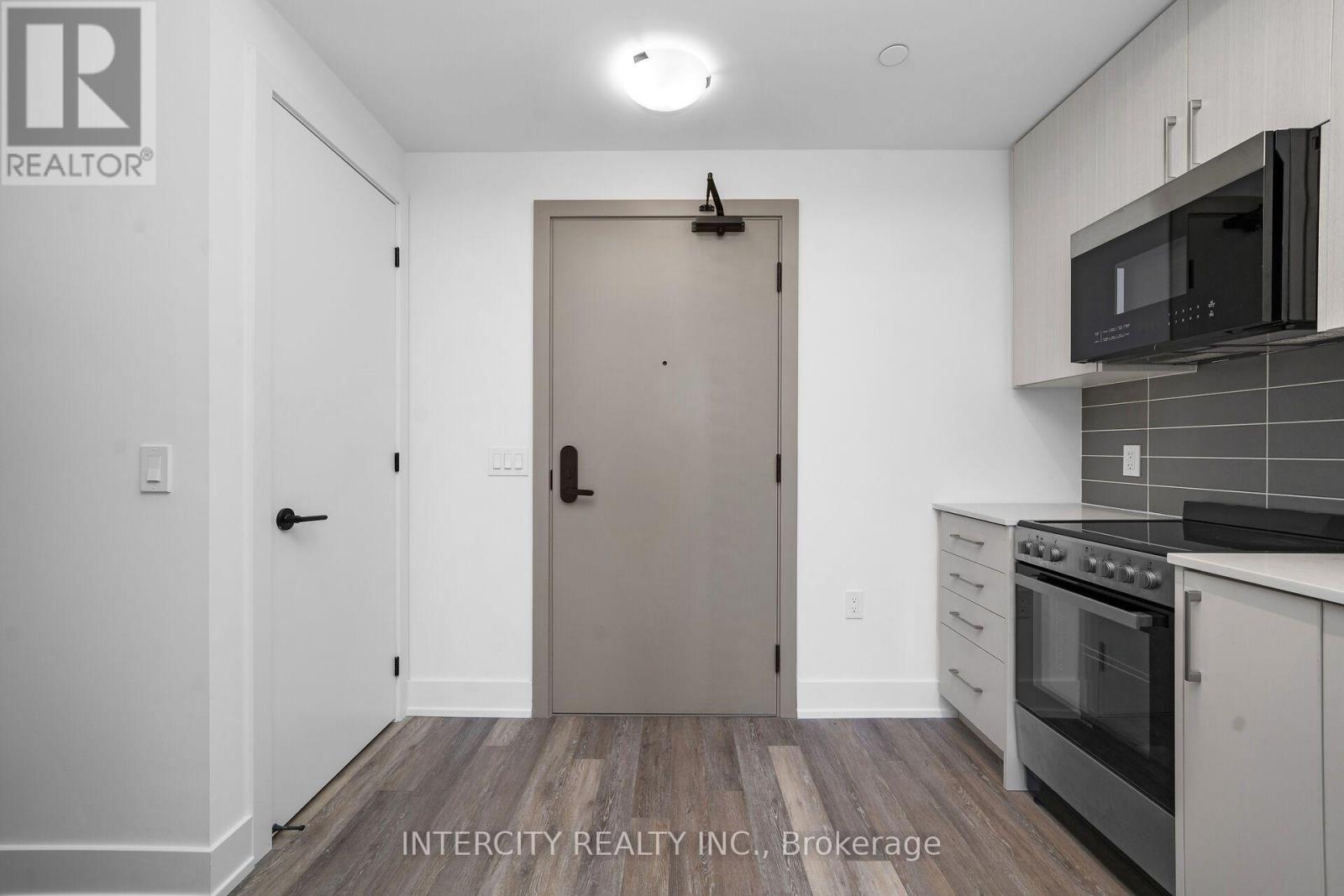 433- 2075 King Road, King, ON photo 5