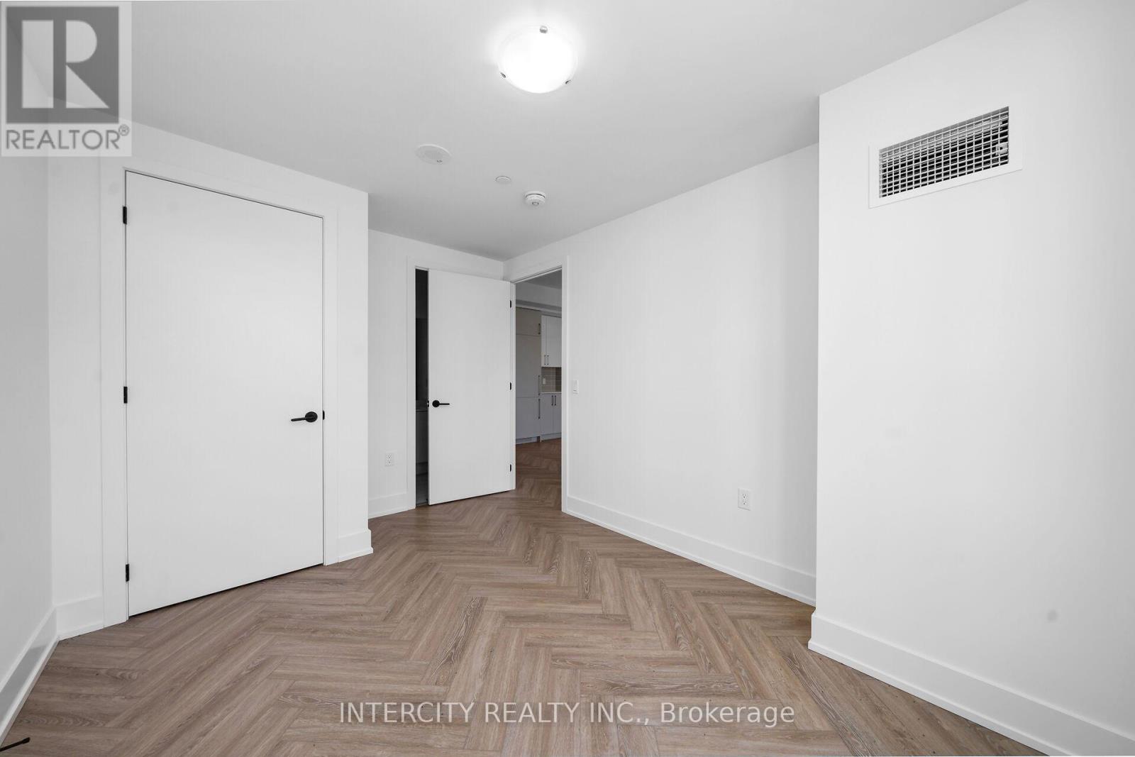 248- 2075 King Road, King, ON photo 16