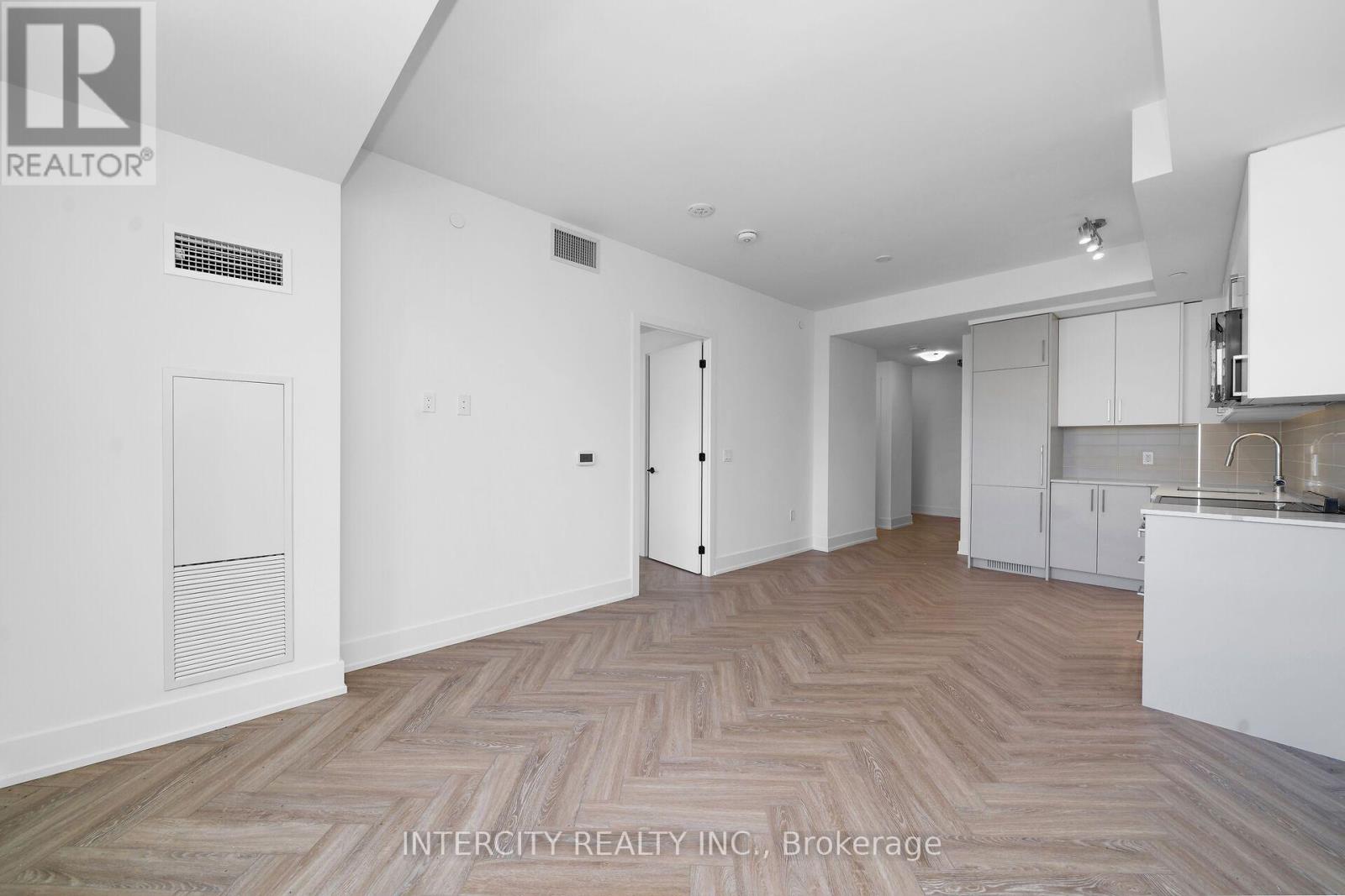 248- 2075 King Road, King, ON photo 8