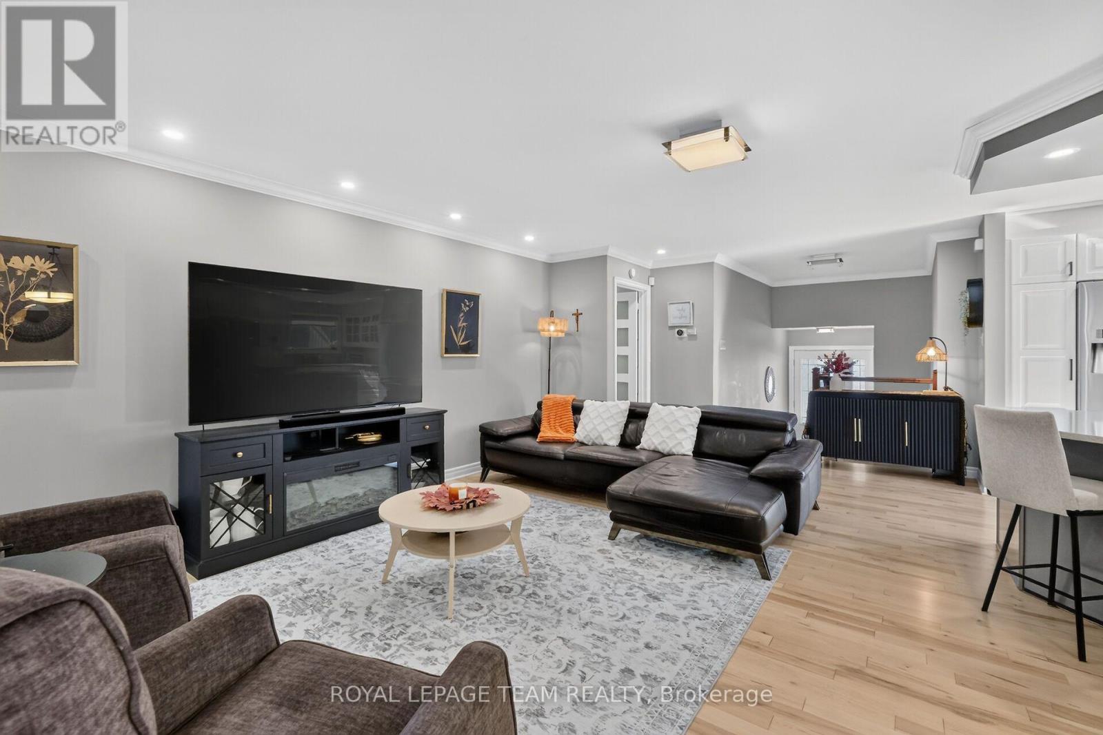 Updated lighting & tasteful neutral decor.