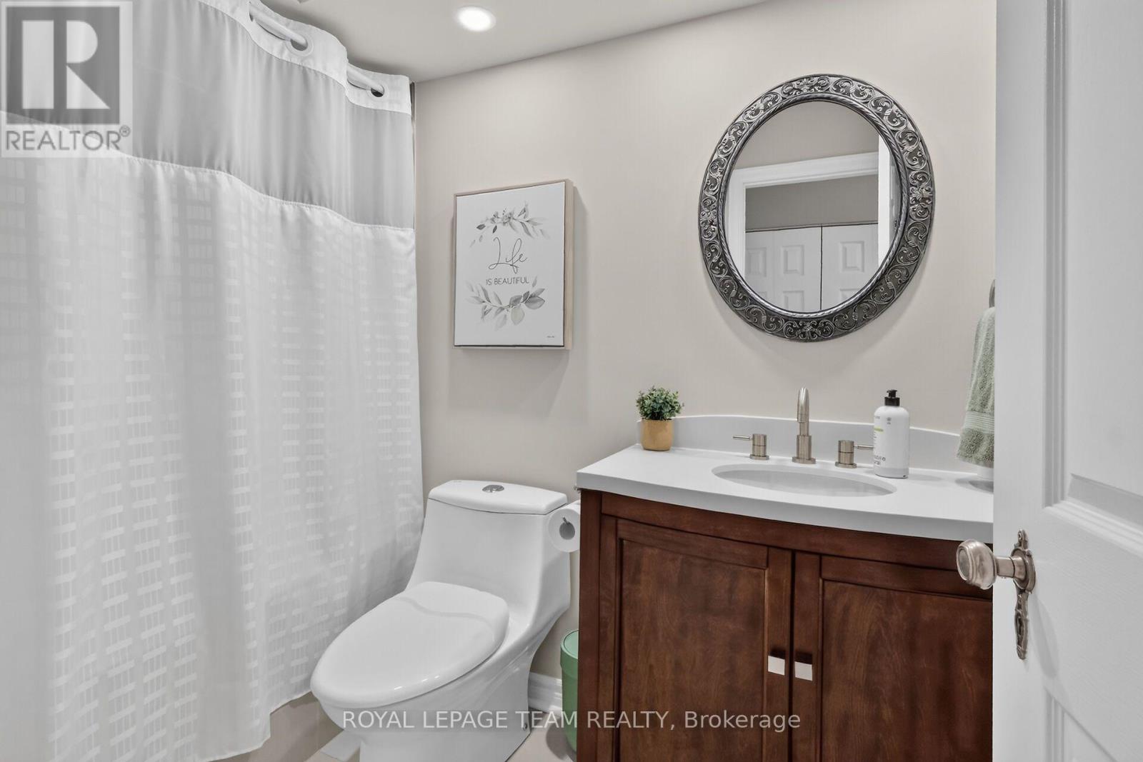 4pc Main Bath.