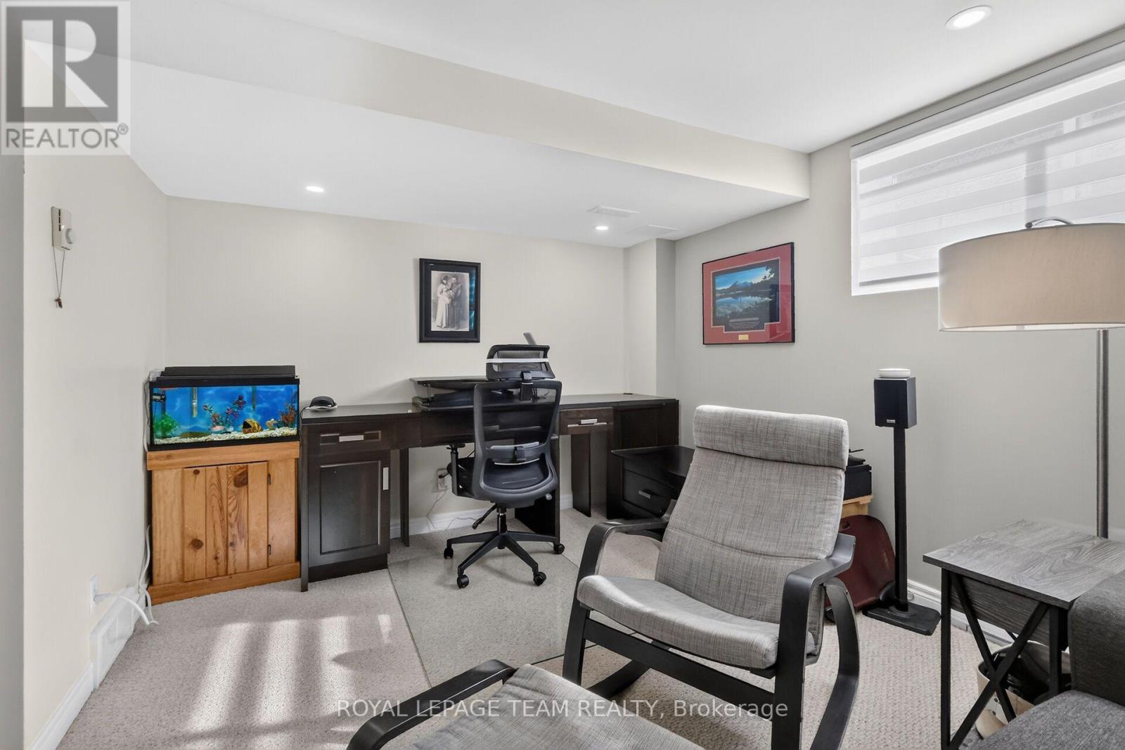 Large Rec Rm w/office area; great for those WFH.