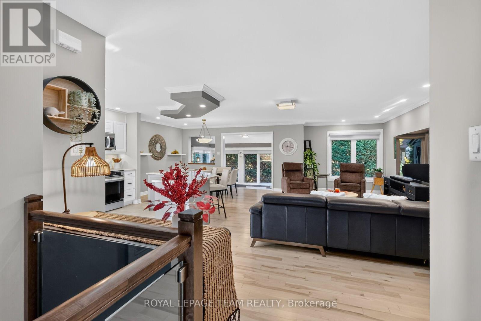 Perfect blend of comfort, style & low maintenance.