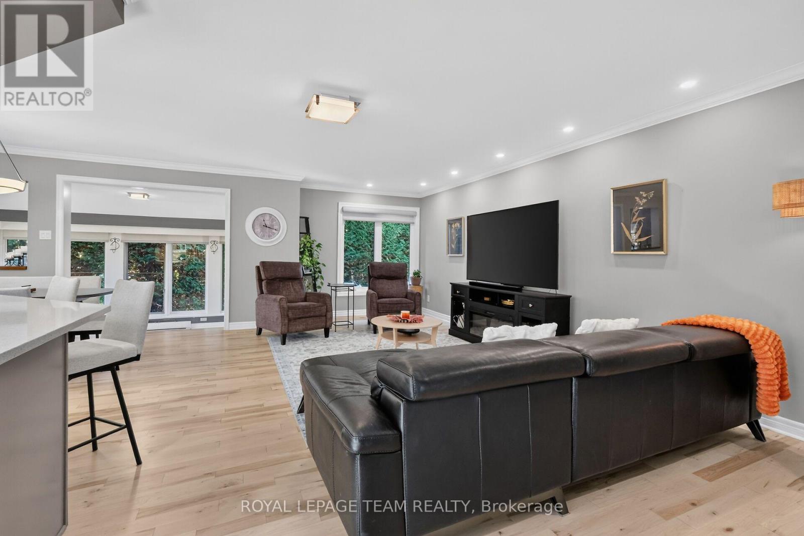 Gleaming HDW floors & crown molding. Just redone!