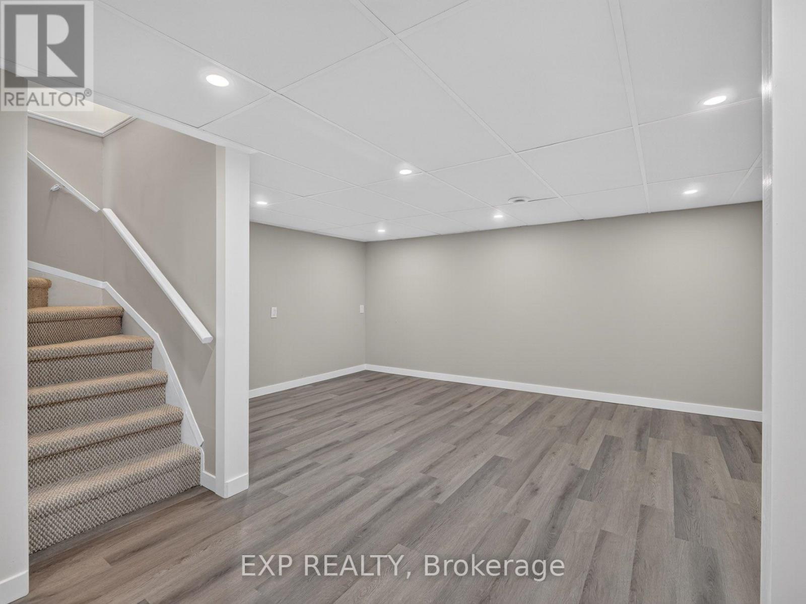 #20 242 LAKEPORT ROAD - 23