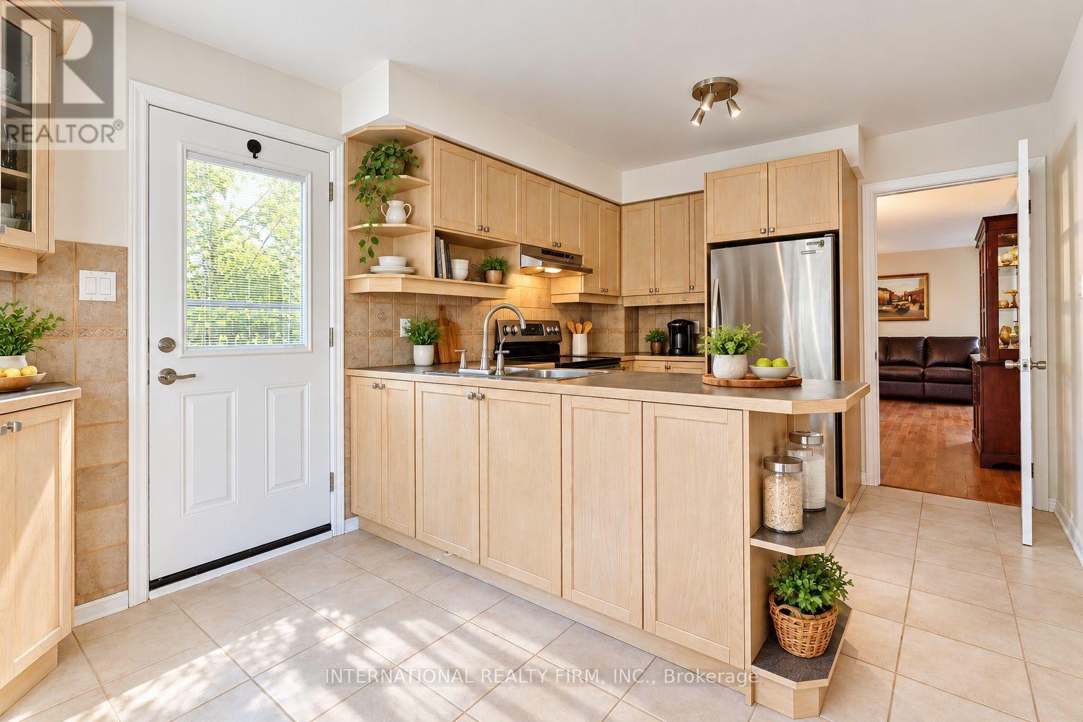 297 Kingsbridge Garden, Mississauga, ON photo 11