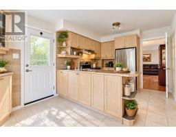 297 Kingsbridge Garden, Mississauga, ON L5R1L2 Photo 11