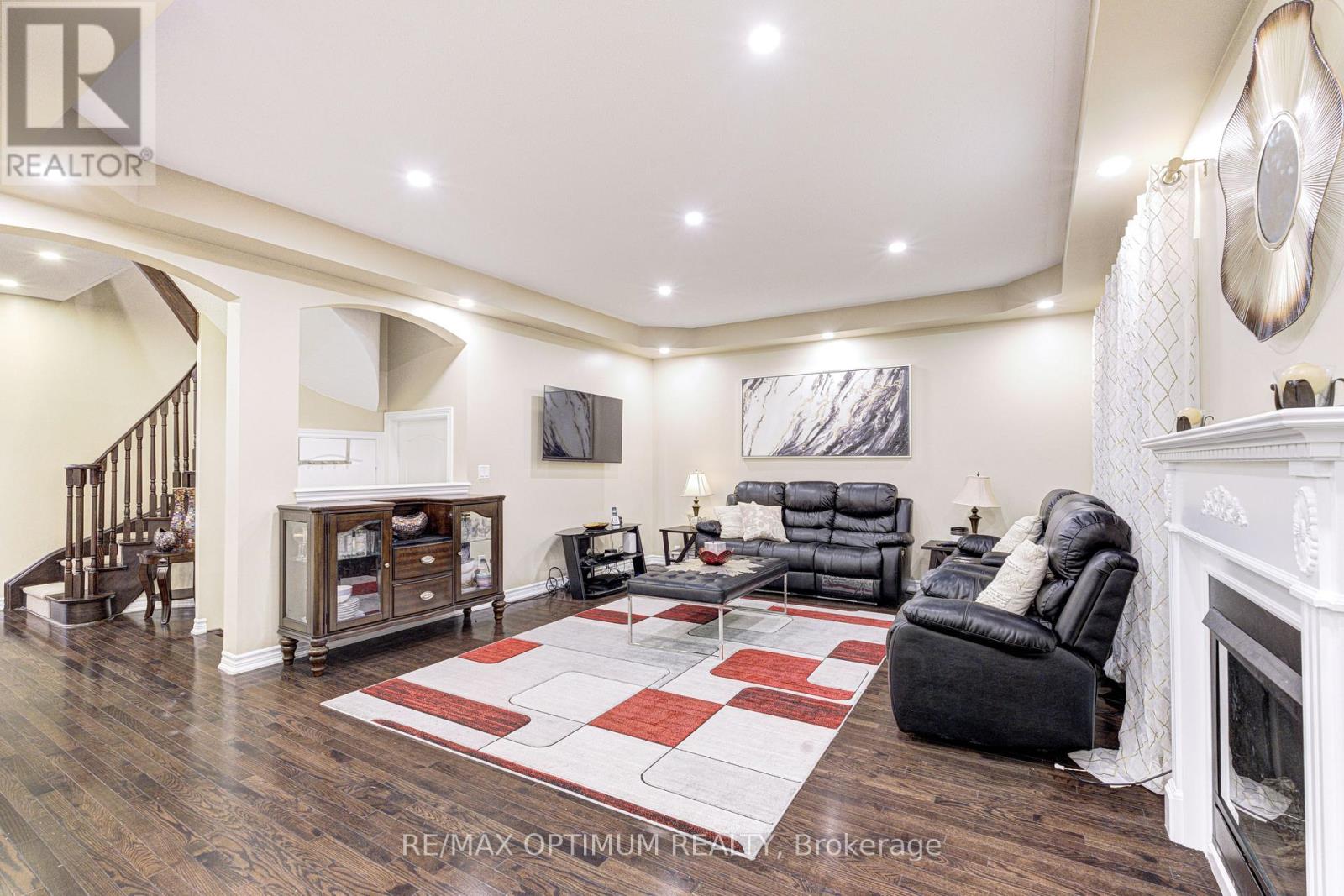 17 Elmcrest Drive, Brampton, ON photo 12