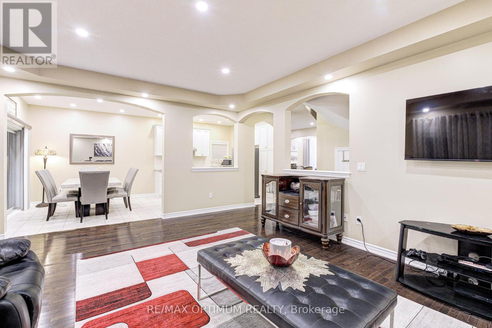 17 Elmcrest Drive, Brampton, ON photo 14