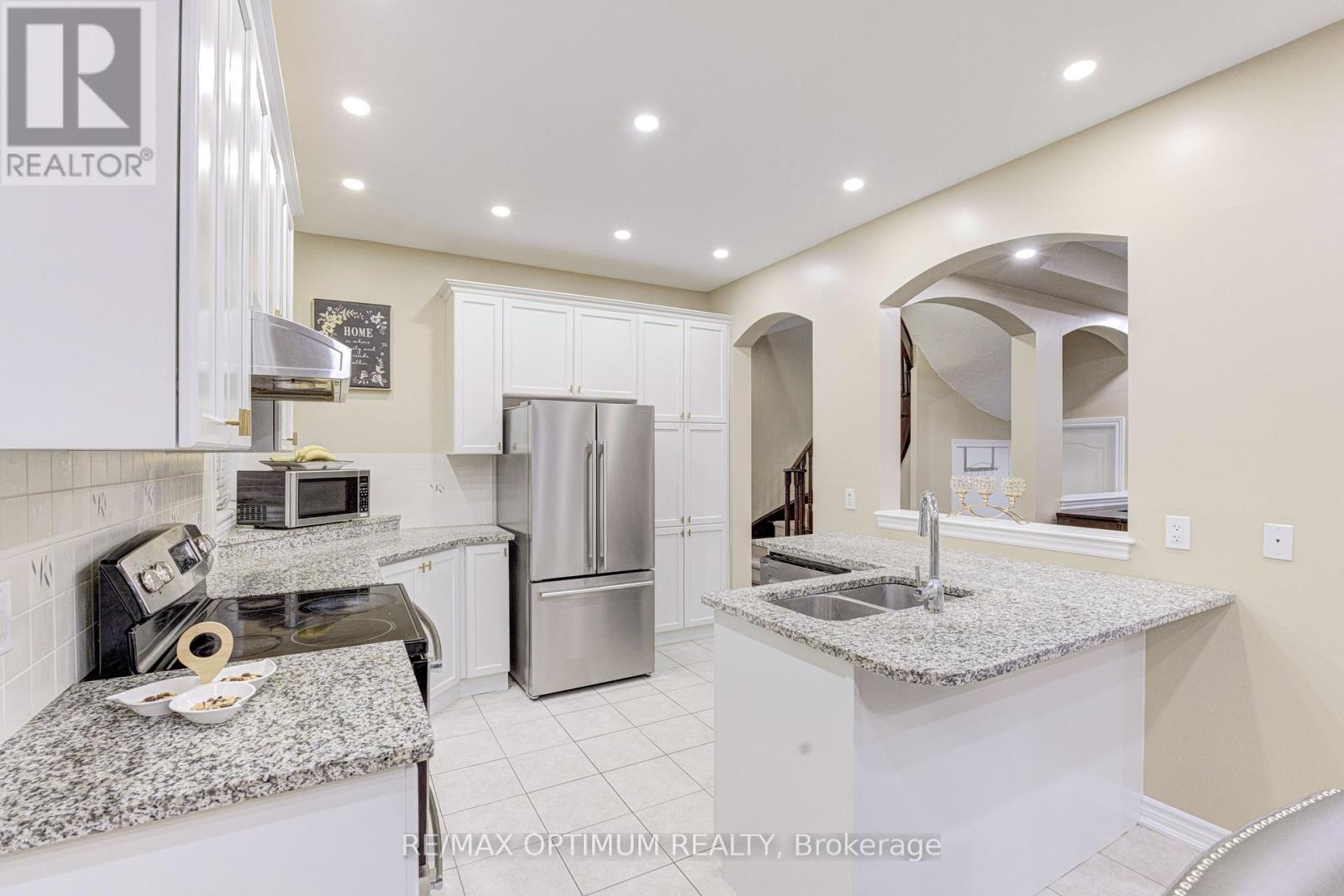17 Elmcrest Drive, Brampton, ON photo 18