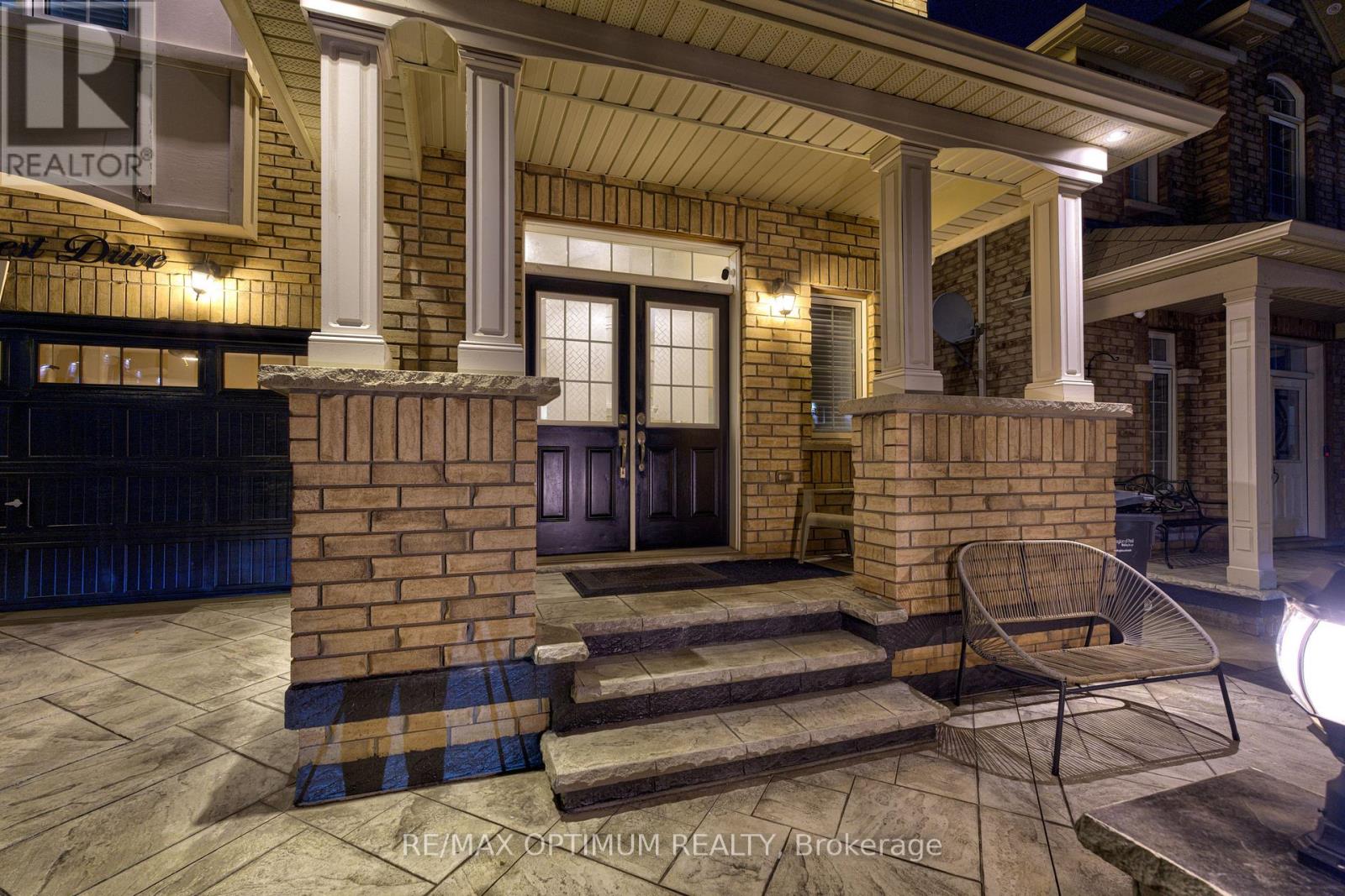 17 Elmcrest Drive, Brampton, ON photo 3