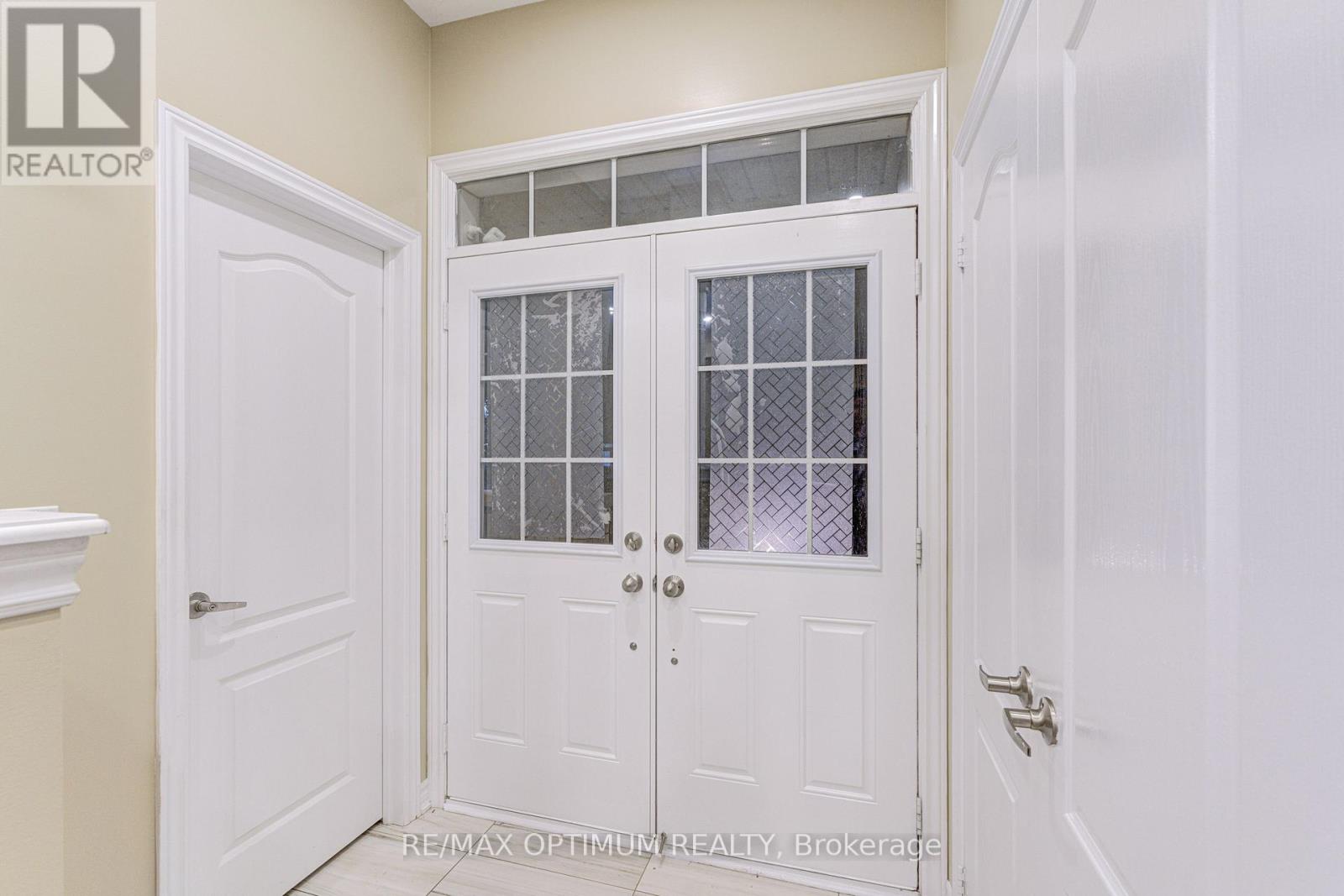 17 Elmcrest Drive, Brampton, ON photo 4