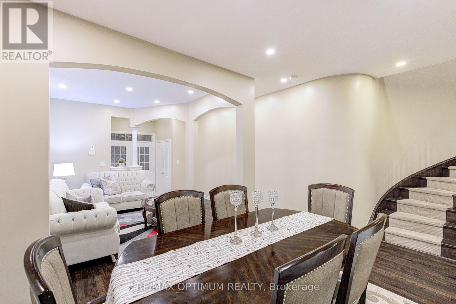 17 Elmcrest Drive, Brampton, ON photo 9