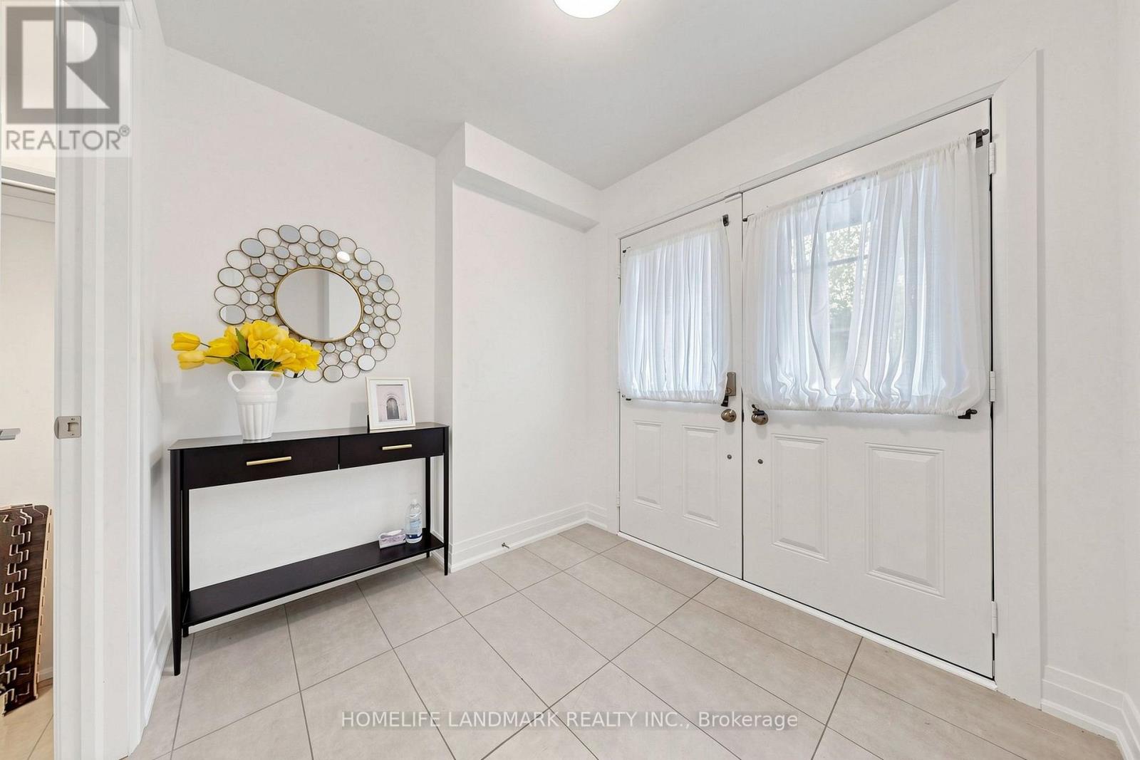 1669 Vellore Crescent, Mississauga, ON photo 4