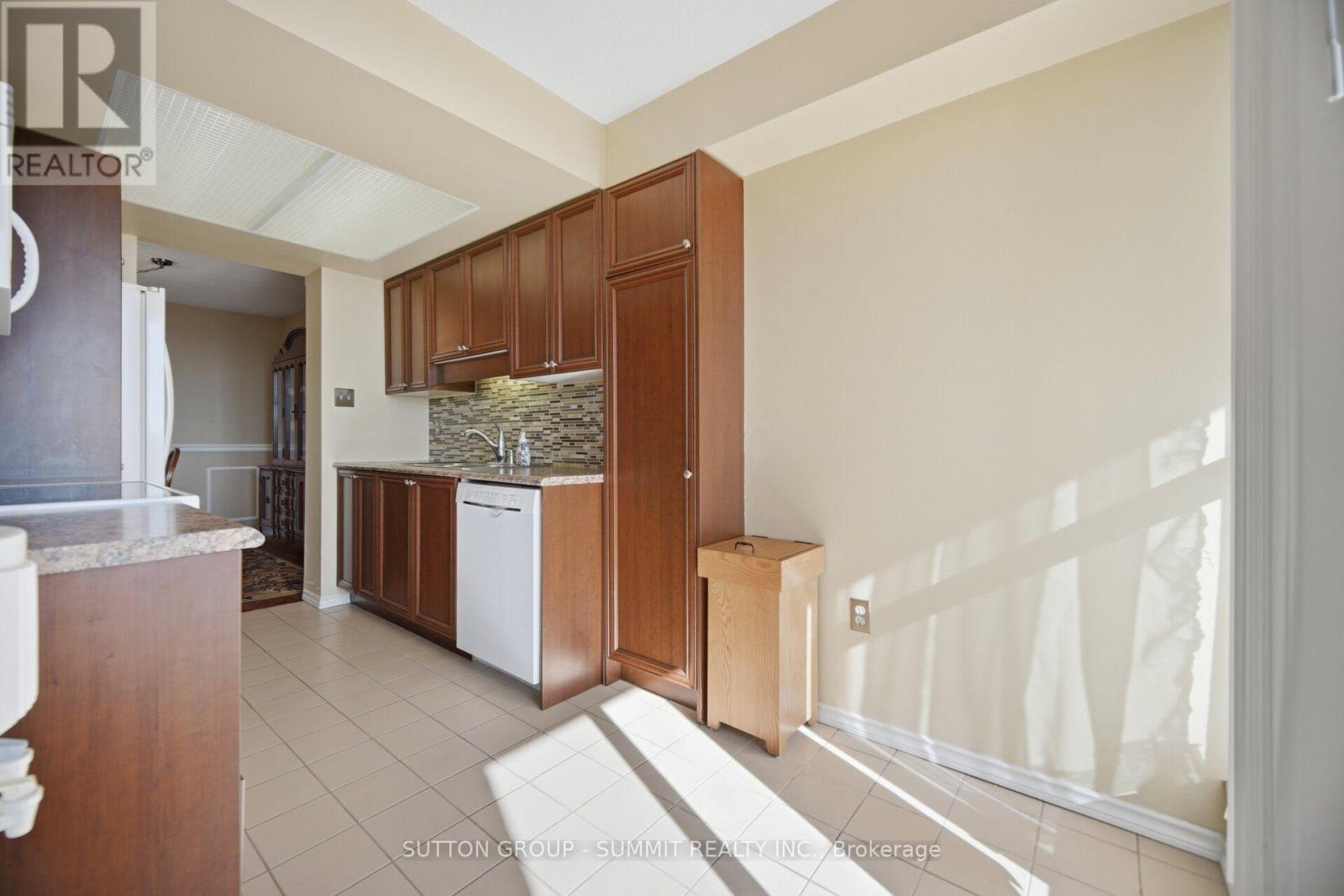 911- 20 CHERRYTREE Drive, Brampton, ON photo 22