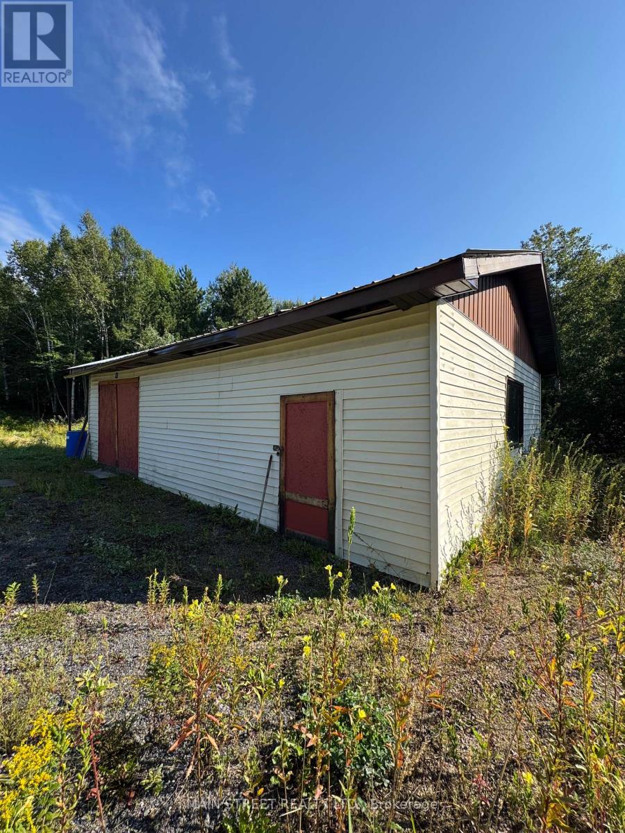 2591 Papineau Road, Papineau-Cameron, ON photo 3