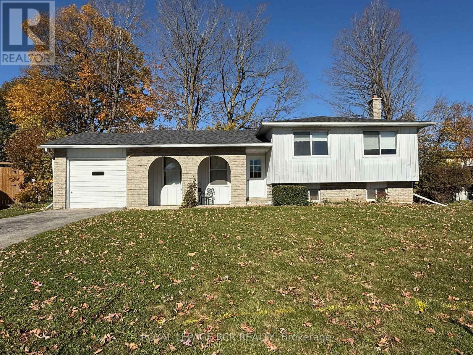 466 SANDHILL COURT - 27