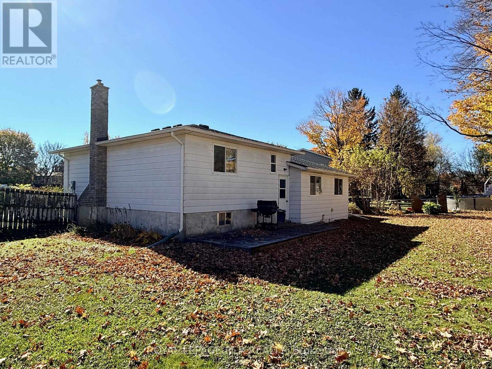466 SANDHILL COURT - 4
