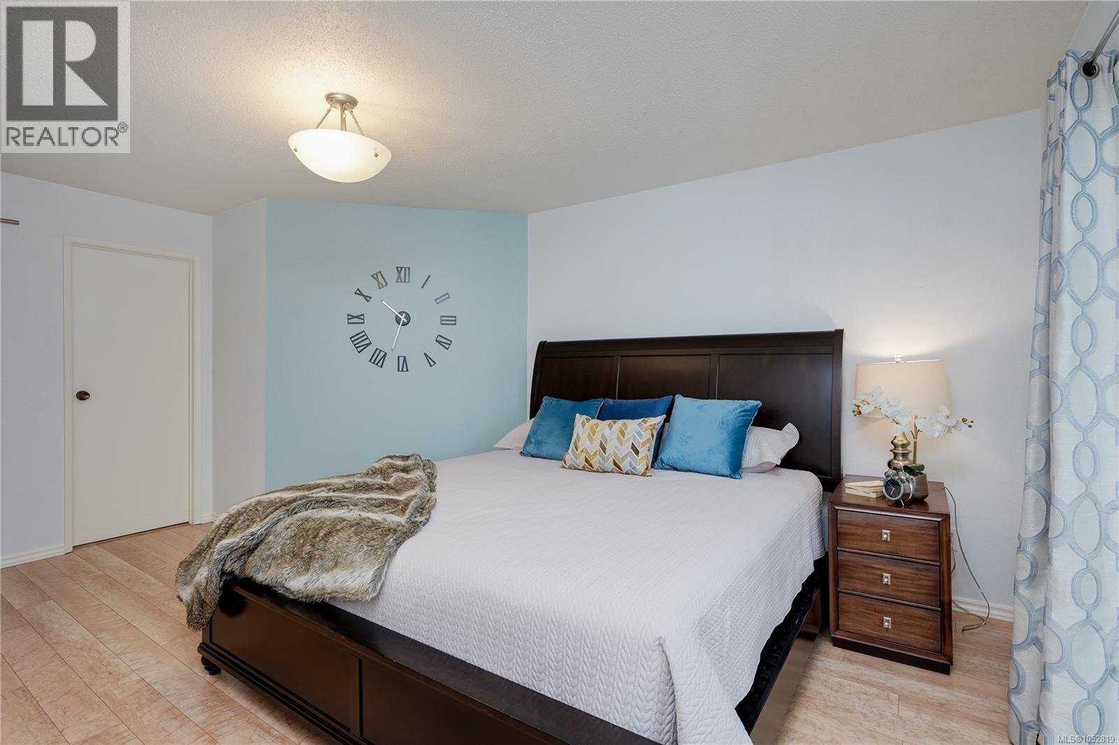#203 1120 Fairfield Rd - 17