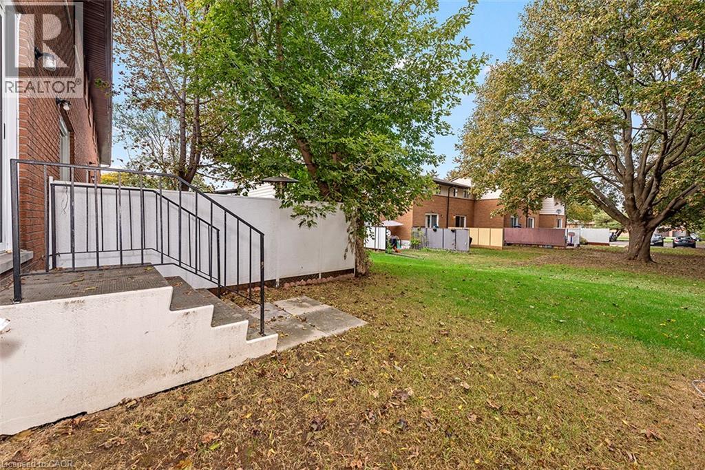 60 WOODMAN Drive N - 39