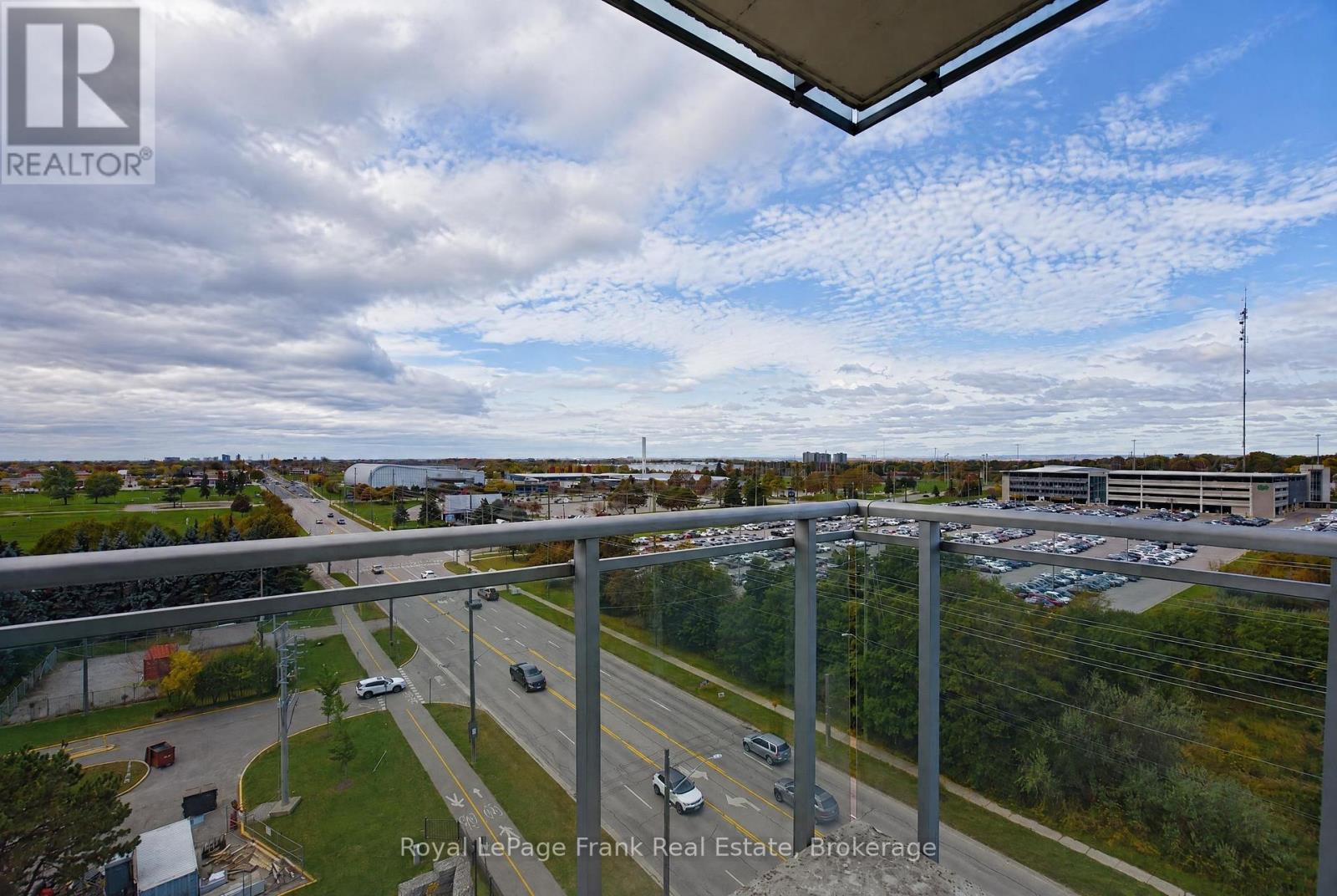 904- 1600 Charles Street, Whitby, ON photo 10