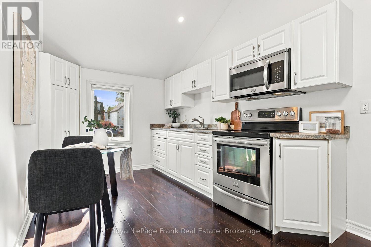 304 PINE AVENUE - 6