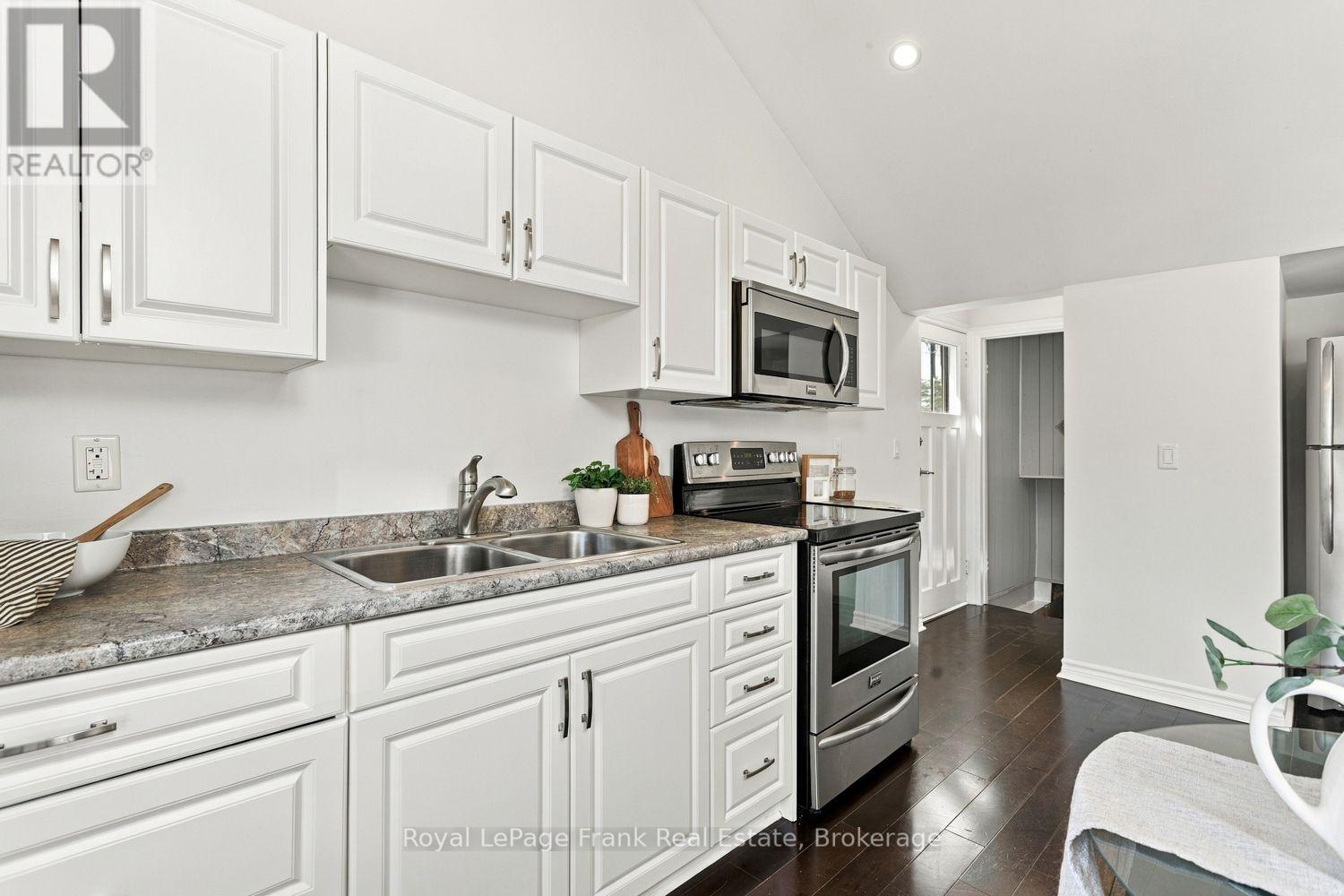 304 PINE AVENUE - 9