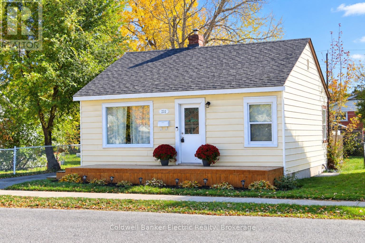 231 Woodbine Avenue, Peterborough, ON photo 1