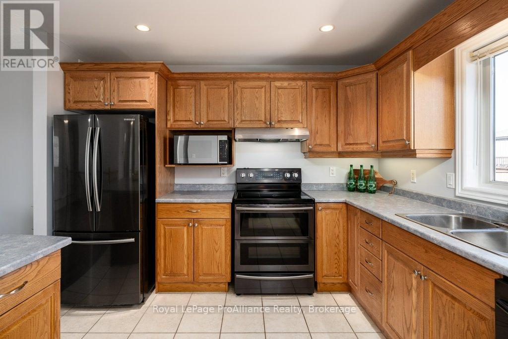 35 Forest Valley Drive, Quinte West, ON photo 13