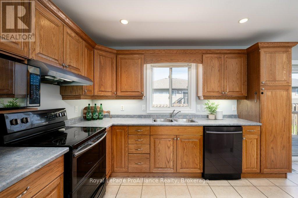 35 Forest Valley Drive, Quinte West, ON photo 14