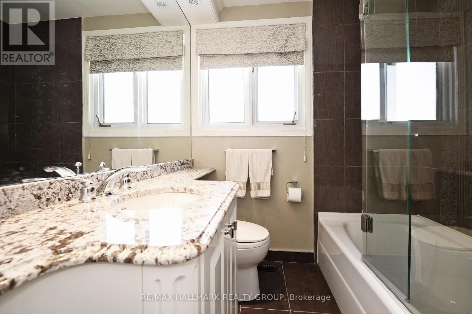 4pc bathroom with granite countertops