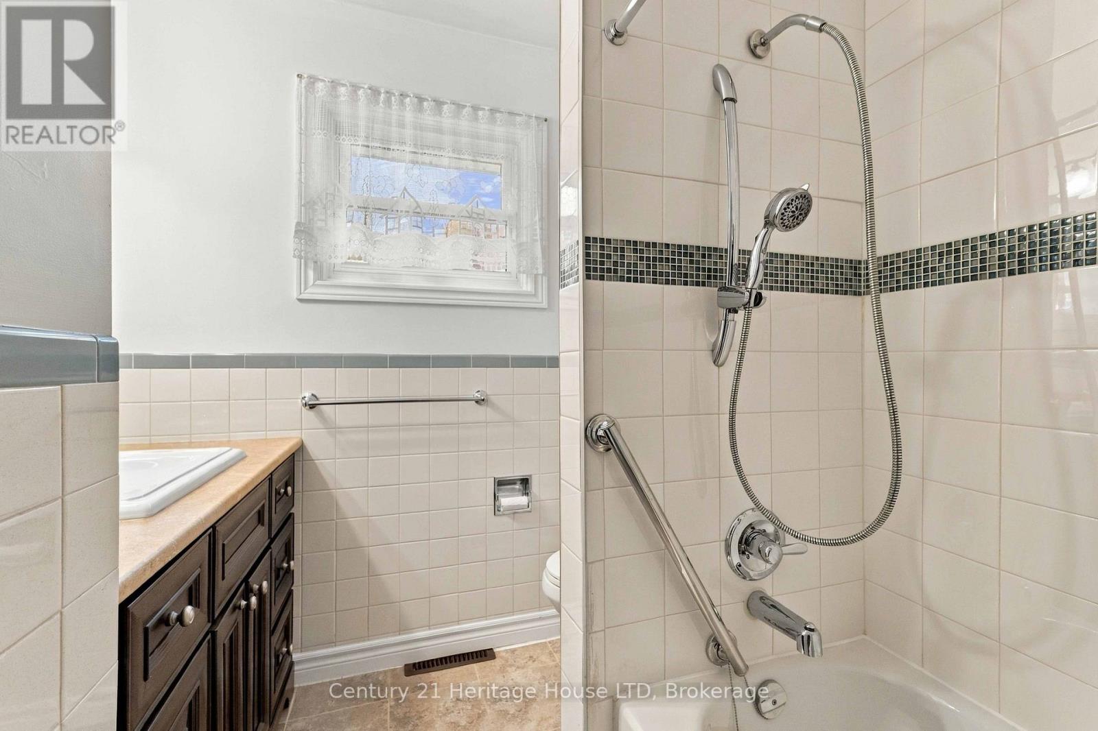 4227 PETTIT AVENUE - 16