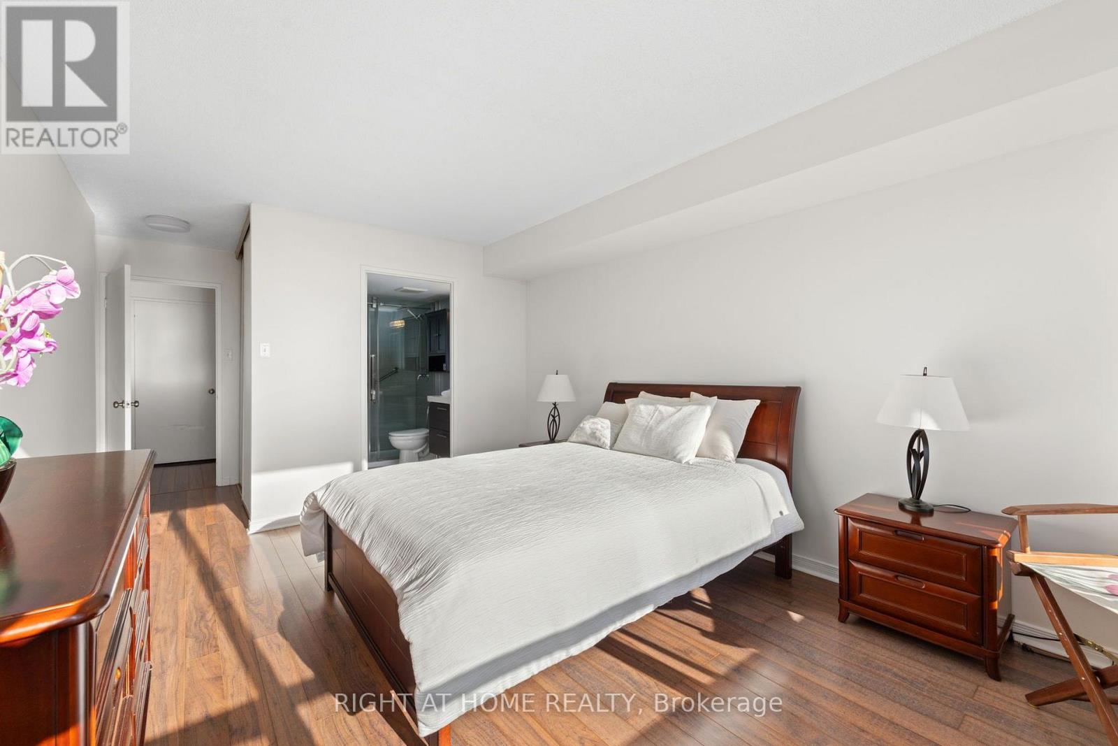 Steeles Avenue West, Toronto, ON photo 16