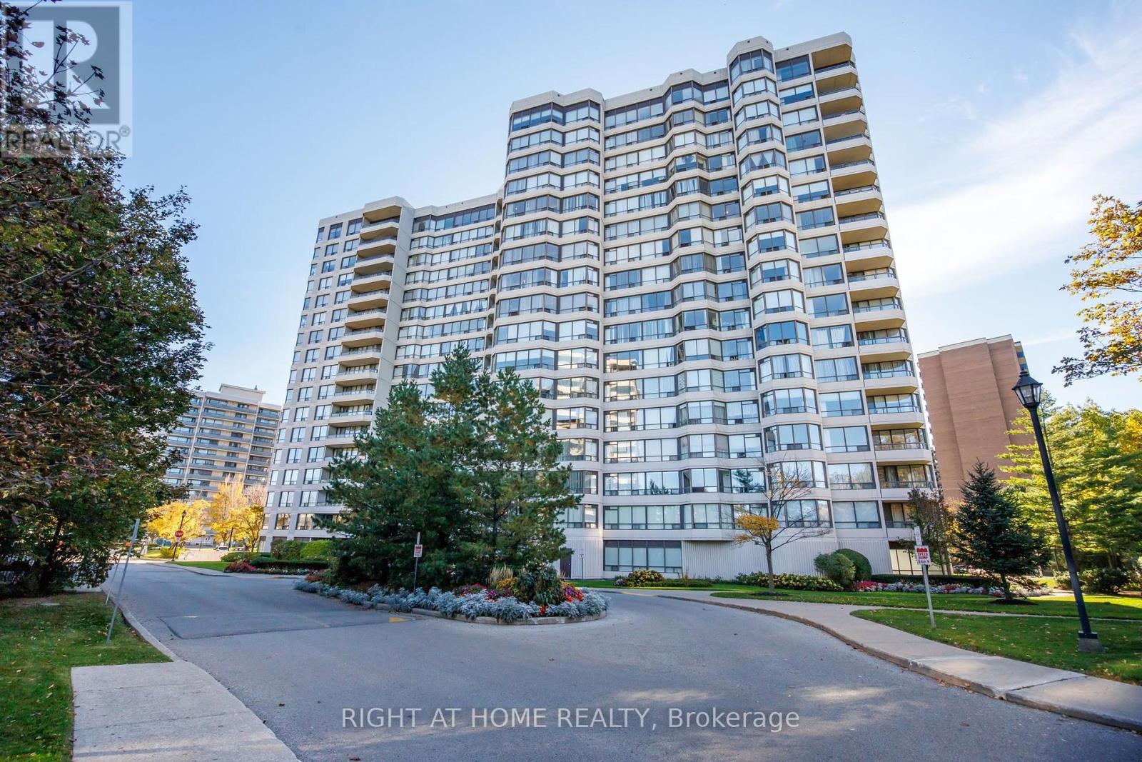 Steeles Avenue West, Toronto, ON photo 30